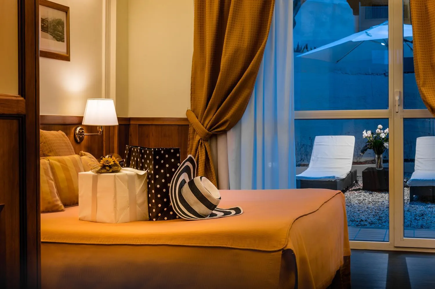 Double or Twin Room with Private Garden in Hotel Vis à Vis