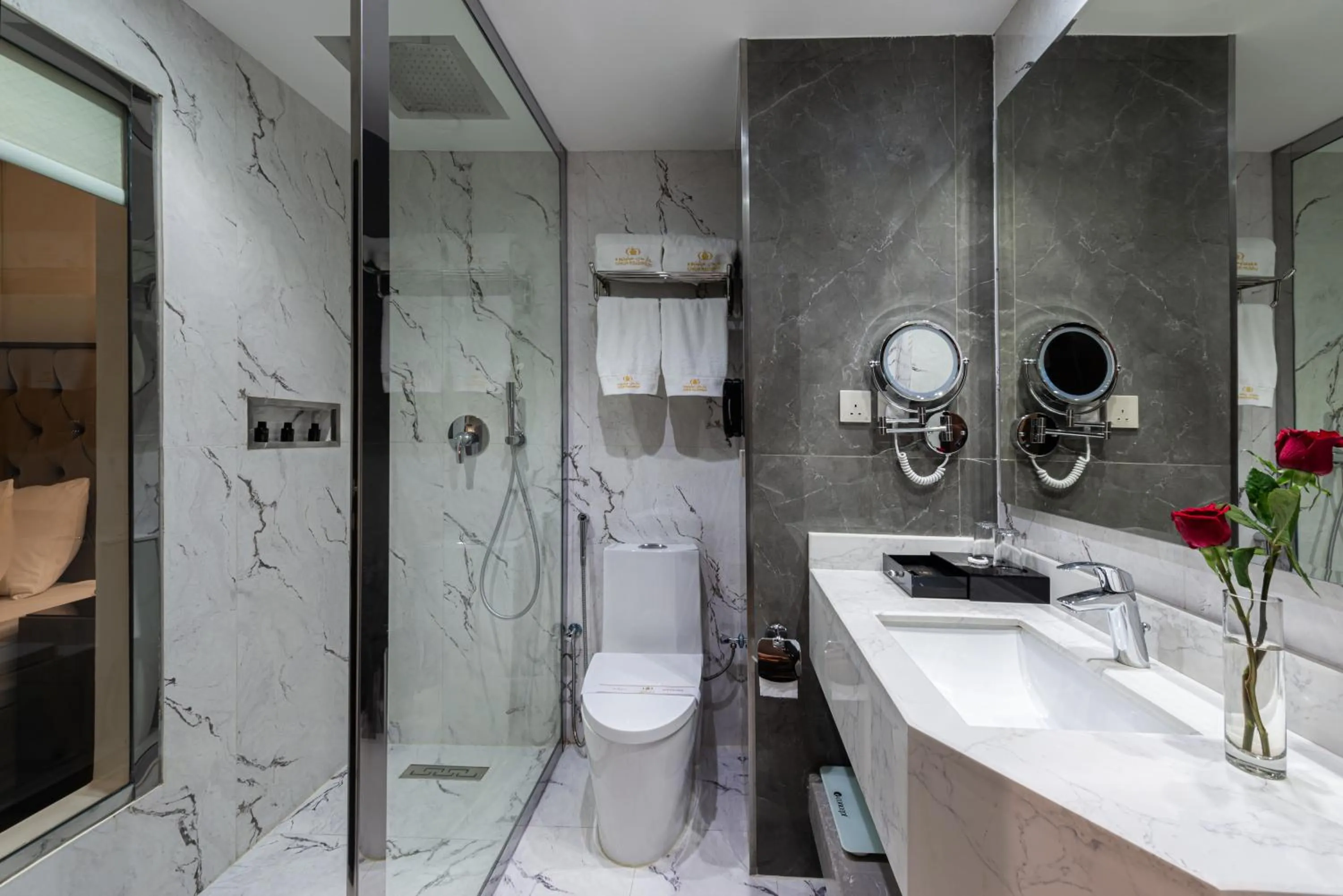 Deluxe King Suite in Abha Gardn Millennium Hotel