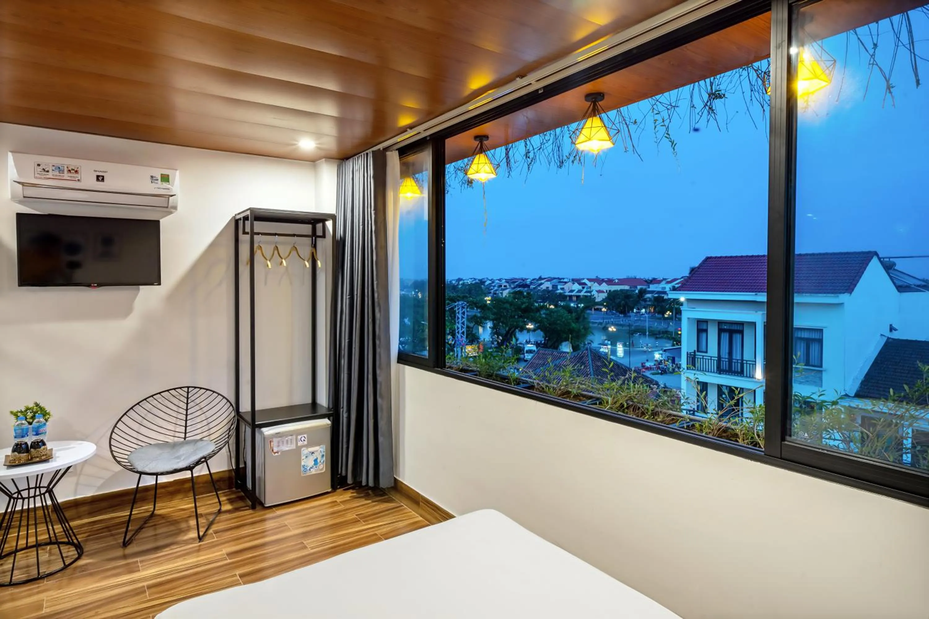 Deluxe Double or Twin Room with City View in 1 Stop Dory Hotel