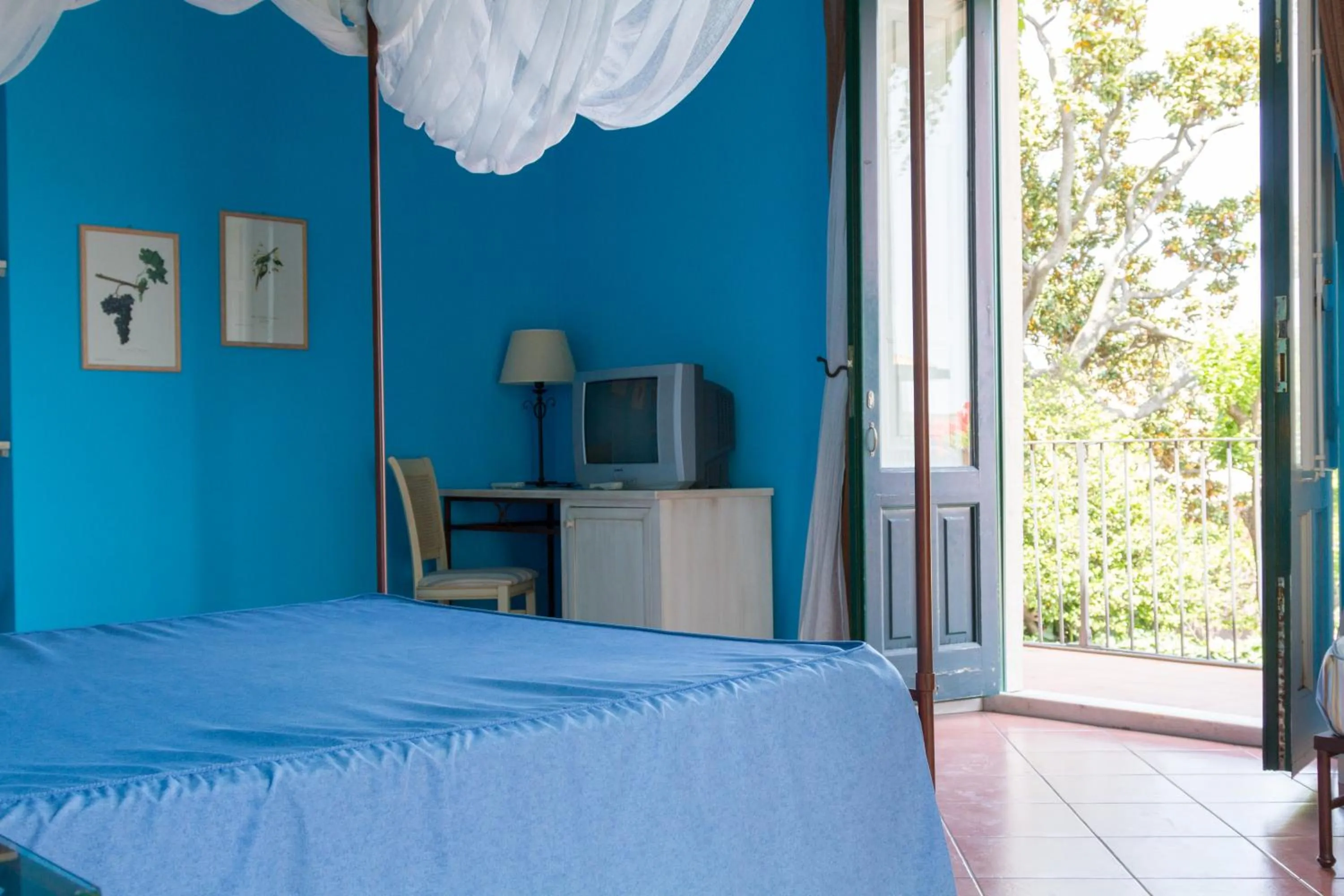 Triple Room with Pool View in Etna Hotel