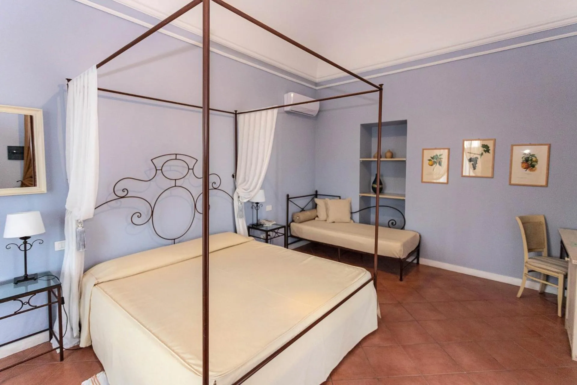 Triple Room in Etna Hotel