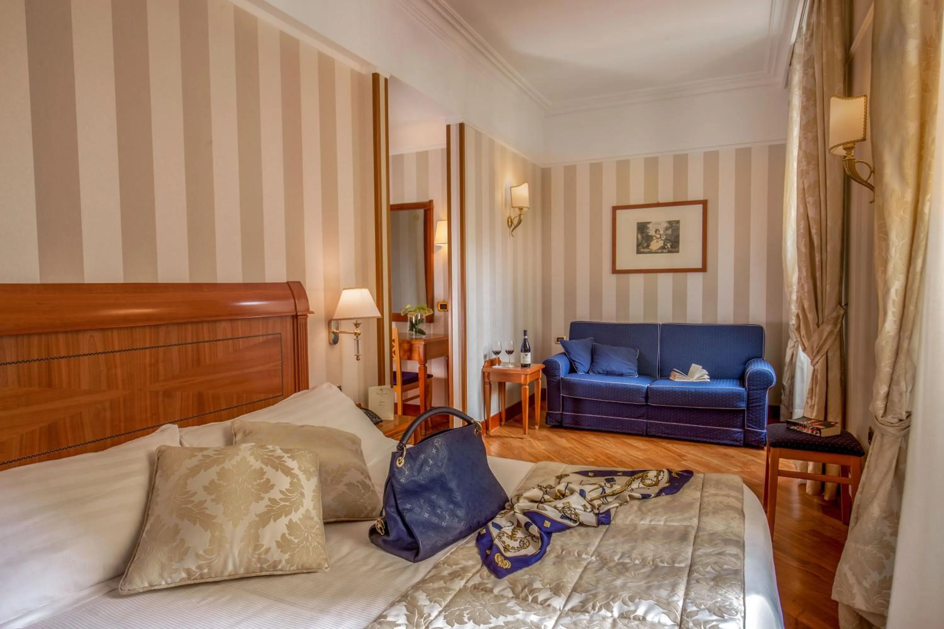 Family Room (2 Adults + 1 Child) in Albergo Ottocento