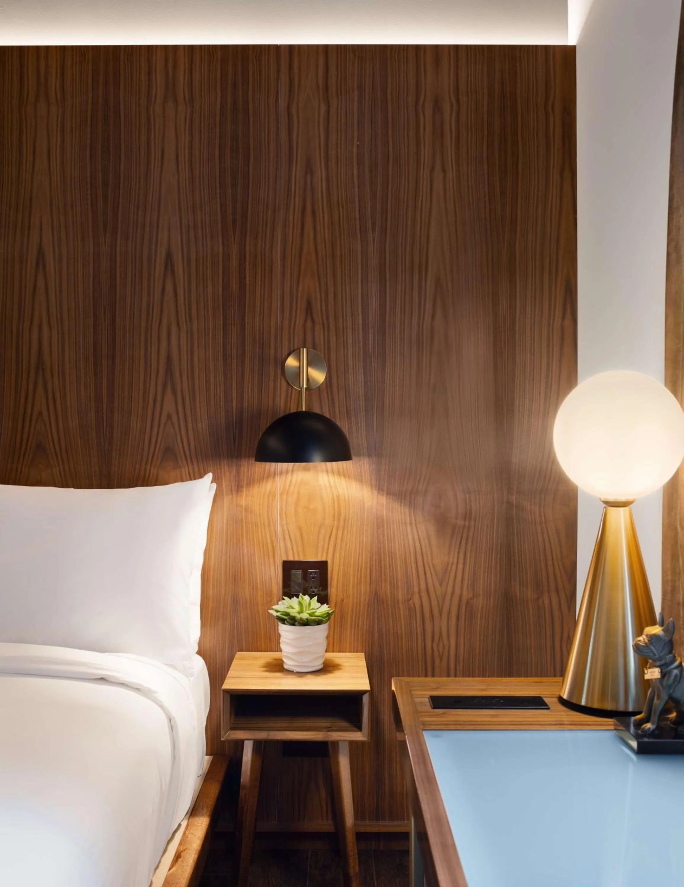 King Room with Empire View in Grayson Hotel