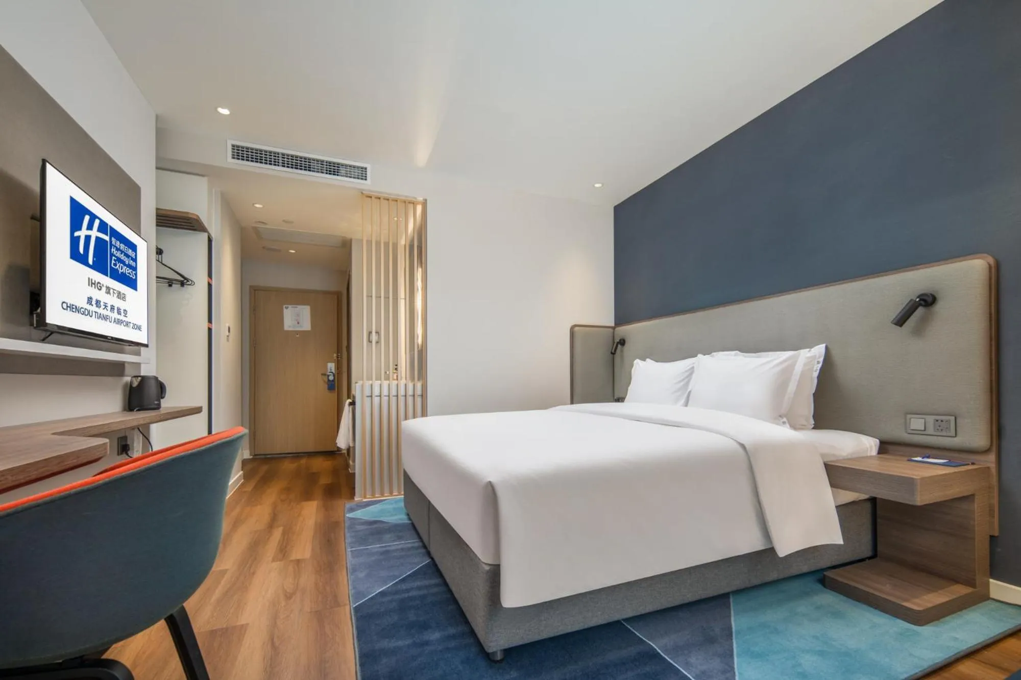 Standard King Room in Holiday Inn Express Chengdu Tianfu Airport Zone by IHG
