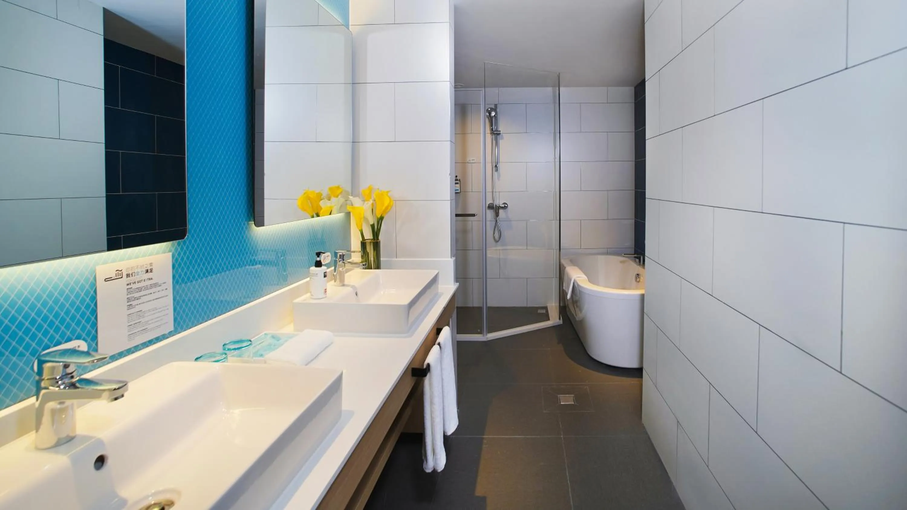 One-Bedroom King Suite in Holiday Inn Express Chengdu Tianfu Airport Zone by IHG