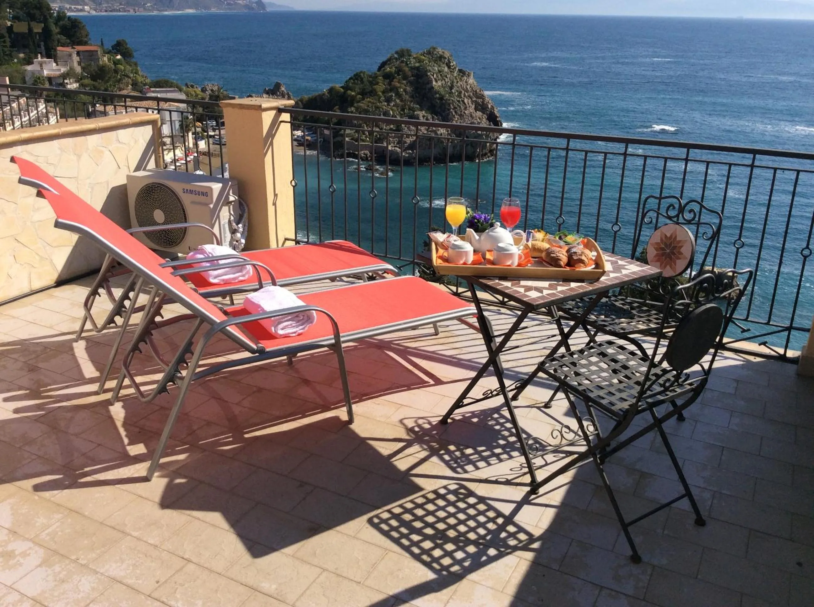 Deluxe Double Room with Terrace and Sea View in Jonic Hotel Mazzarò