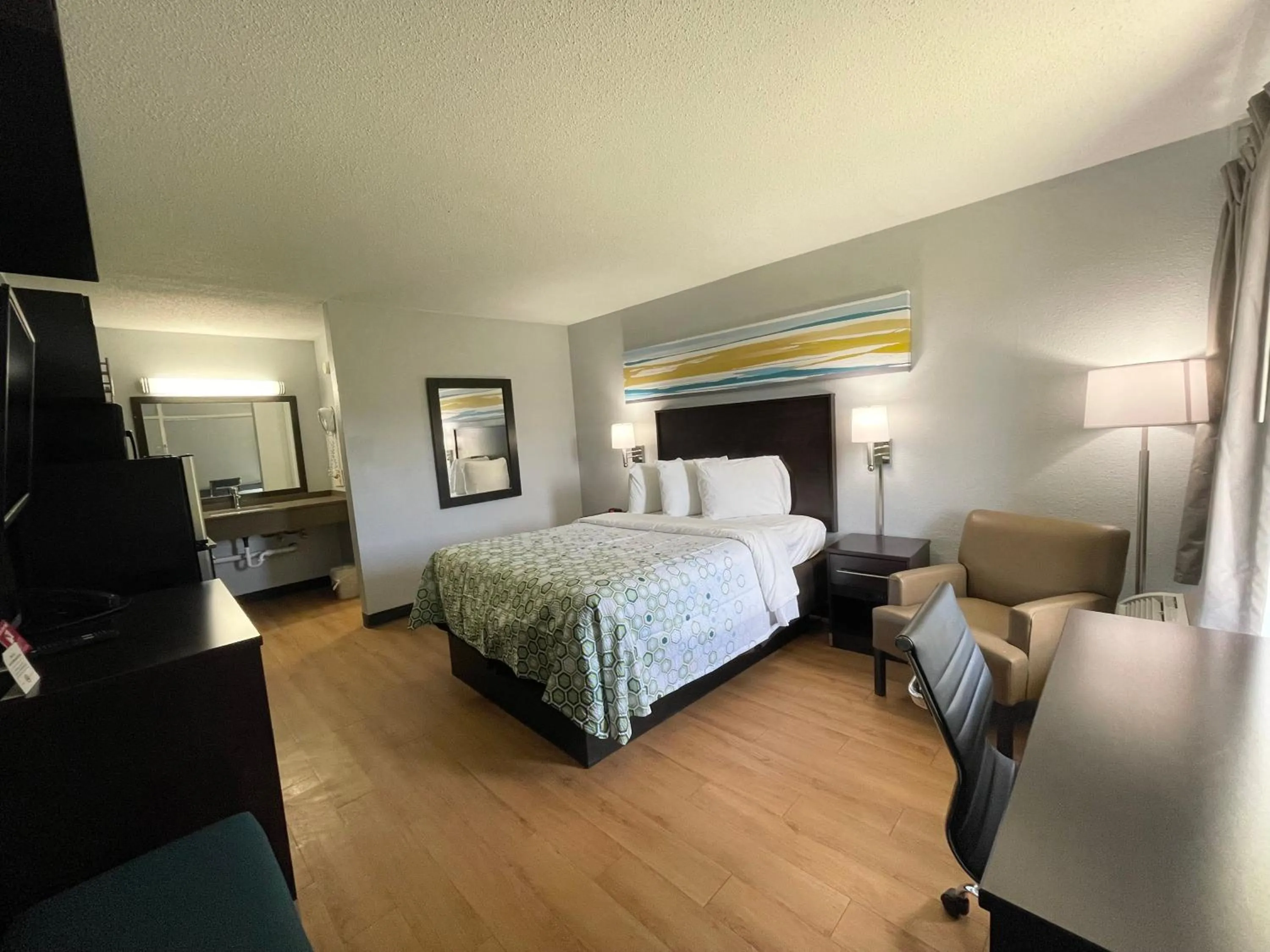 Studio Queen Room Non-Smoking in HomeTowne Studios by Red Roof Battle Creek