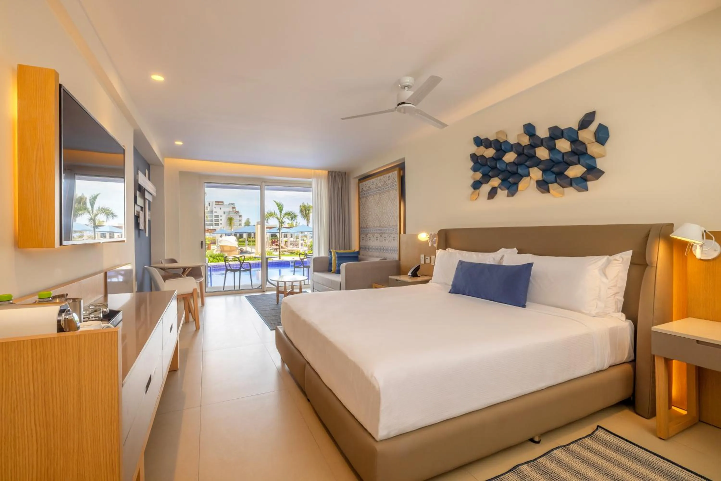 Luxury Junior Suite Swim Out Diamond Club - single occupancy in Royalton Splash Riviera Cancun, An Autograph Collection All-Inclusive Resort