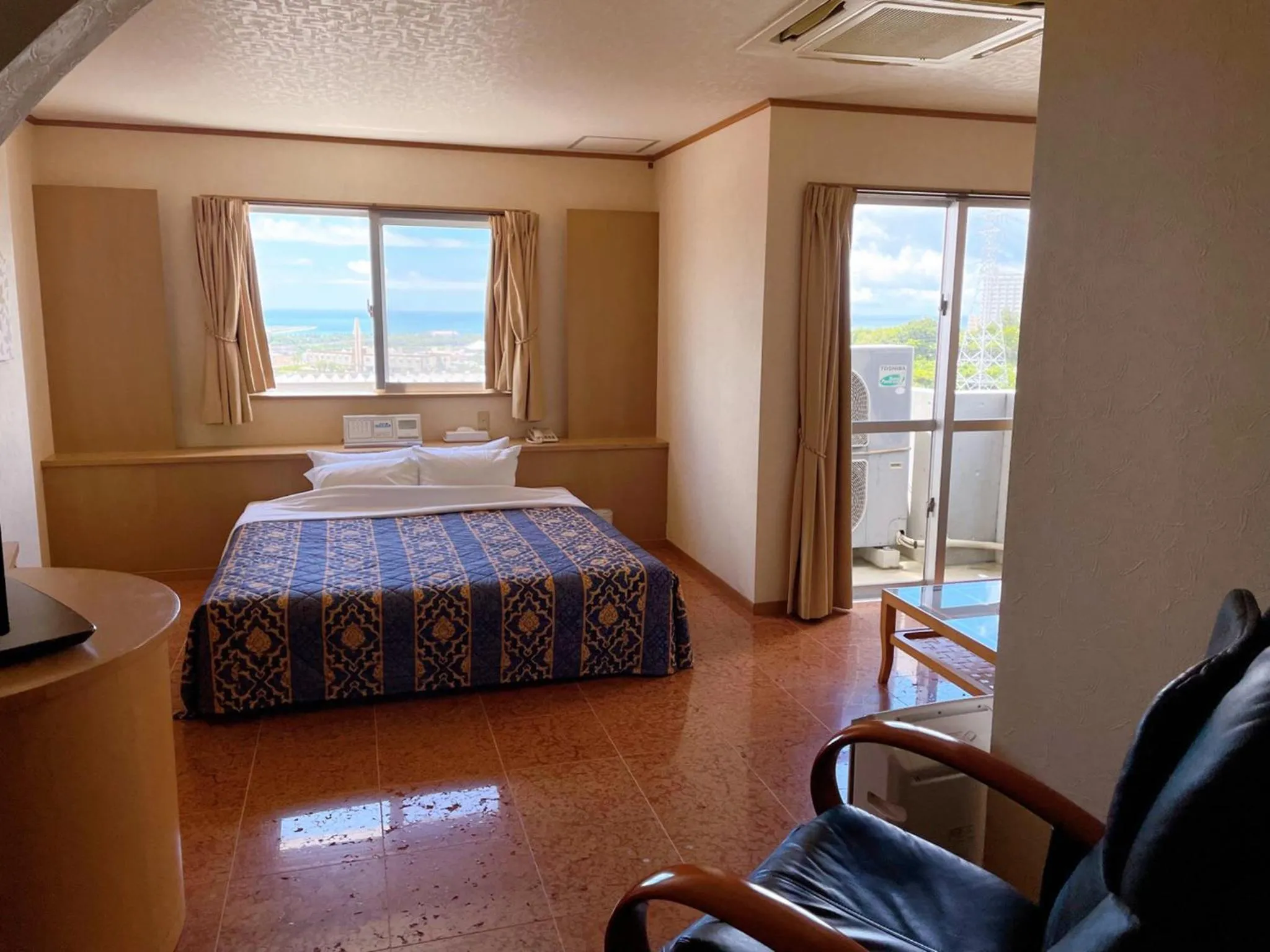 Double Room with Private Bathroom in HOTEL PACIFIC VIEW Rental car included & pet-friendly