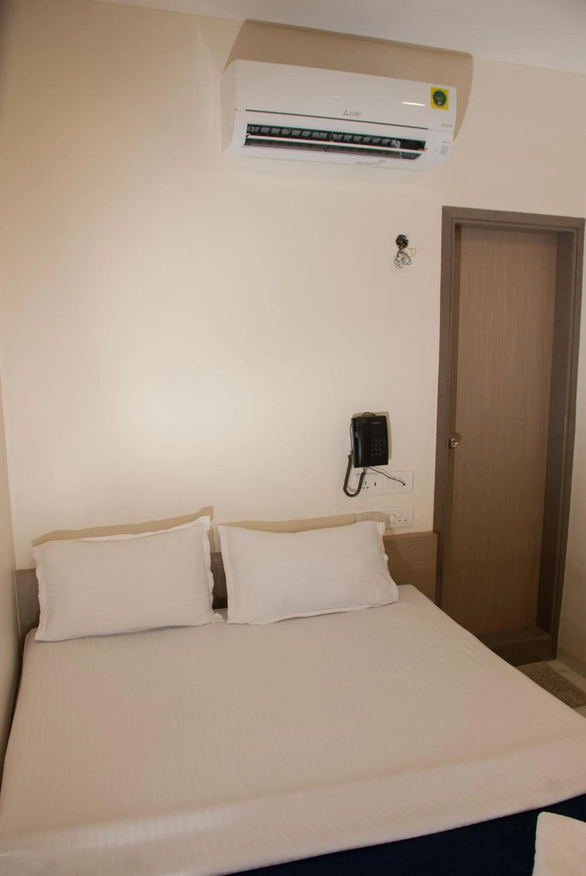 Deluxe Double Room (2 Adults + 1 Child) in City Hotel