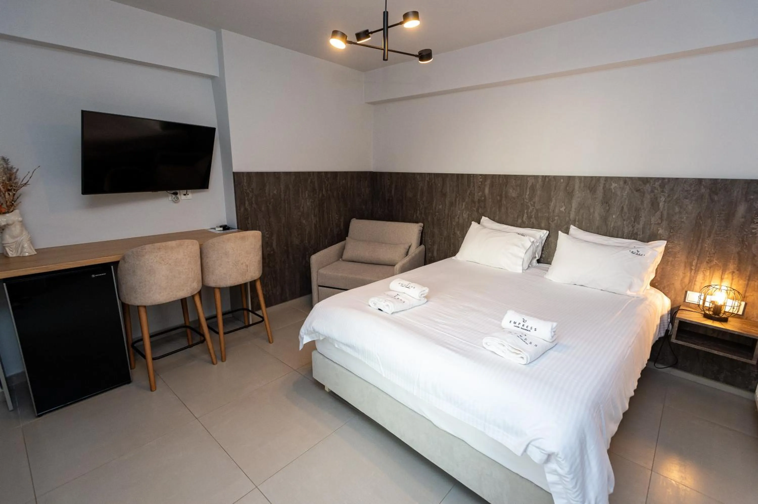Deluxe Double Room in Empress Luxury Residences