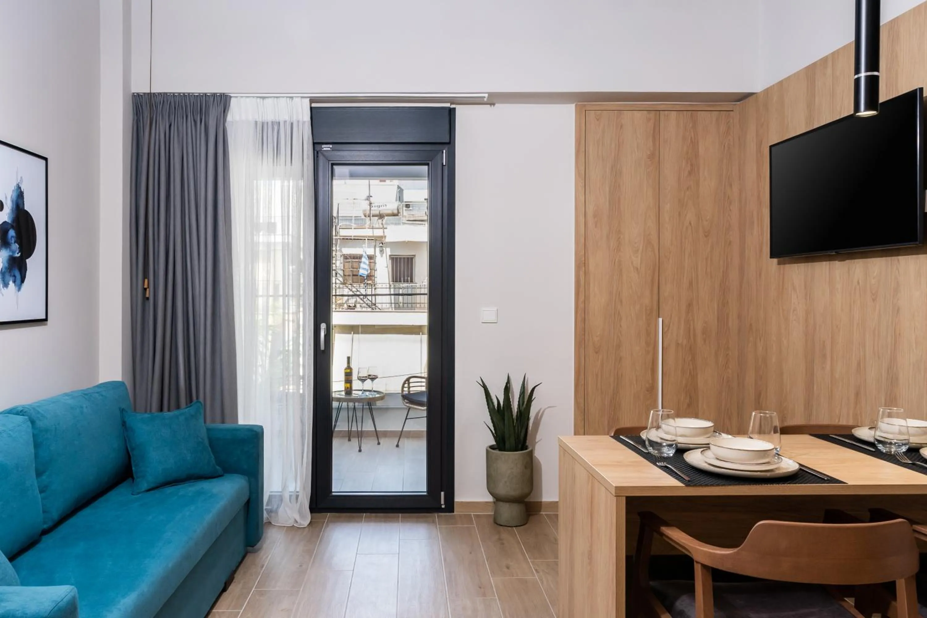 Deluxe Suite in Empress Luxury Residences