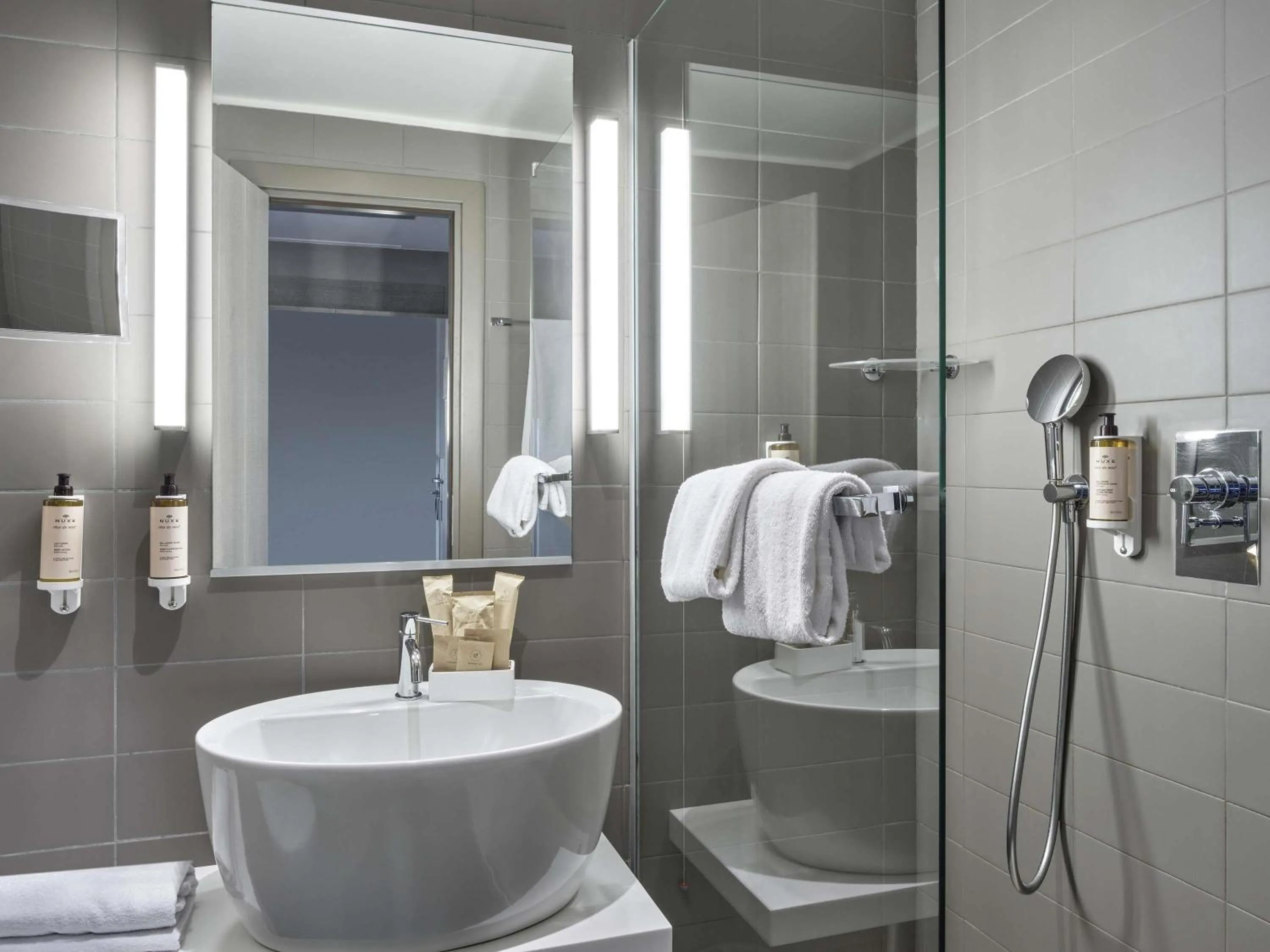 Privilege Double Room with Sofa Bed in Mercure Roma Centro Colosseo