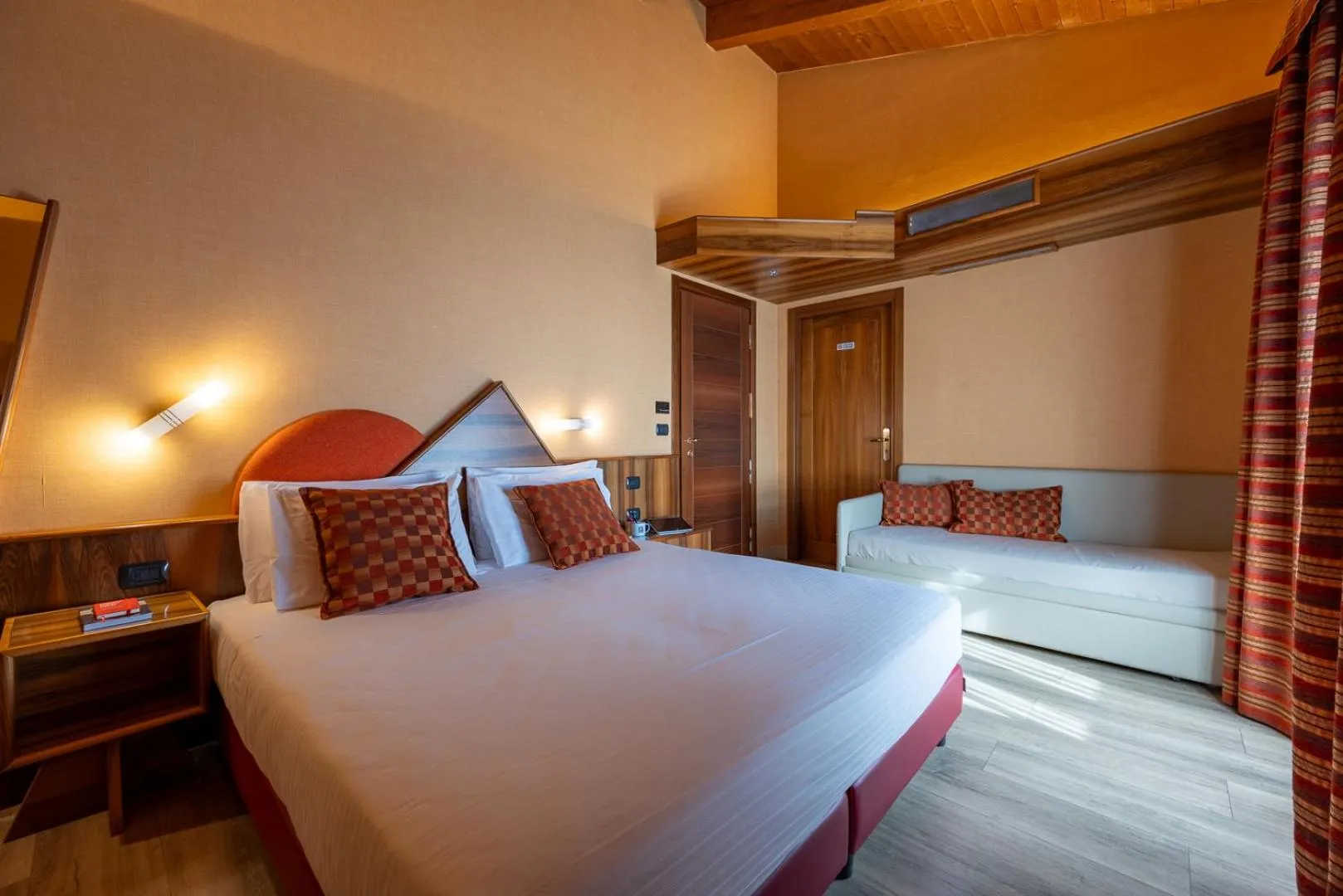 Executive Queen Room With Sofa Bed in La Villa - Sure Hotel Collection by Best Western