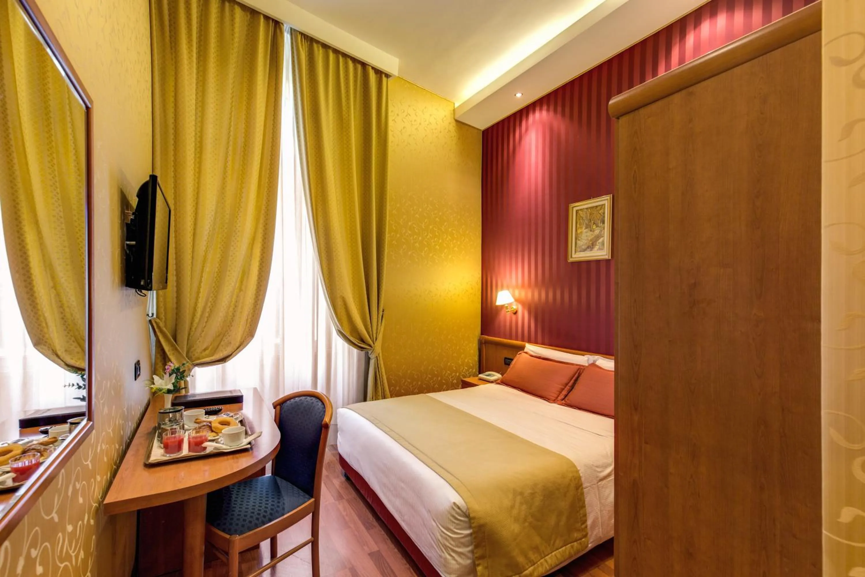 Double or Twin Room in Hotel Impero