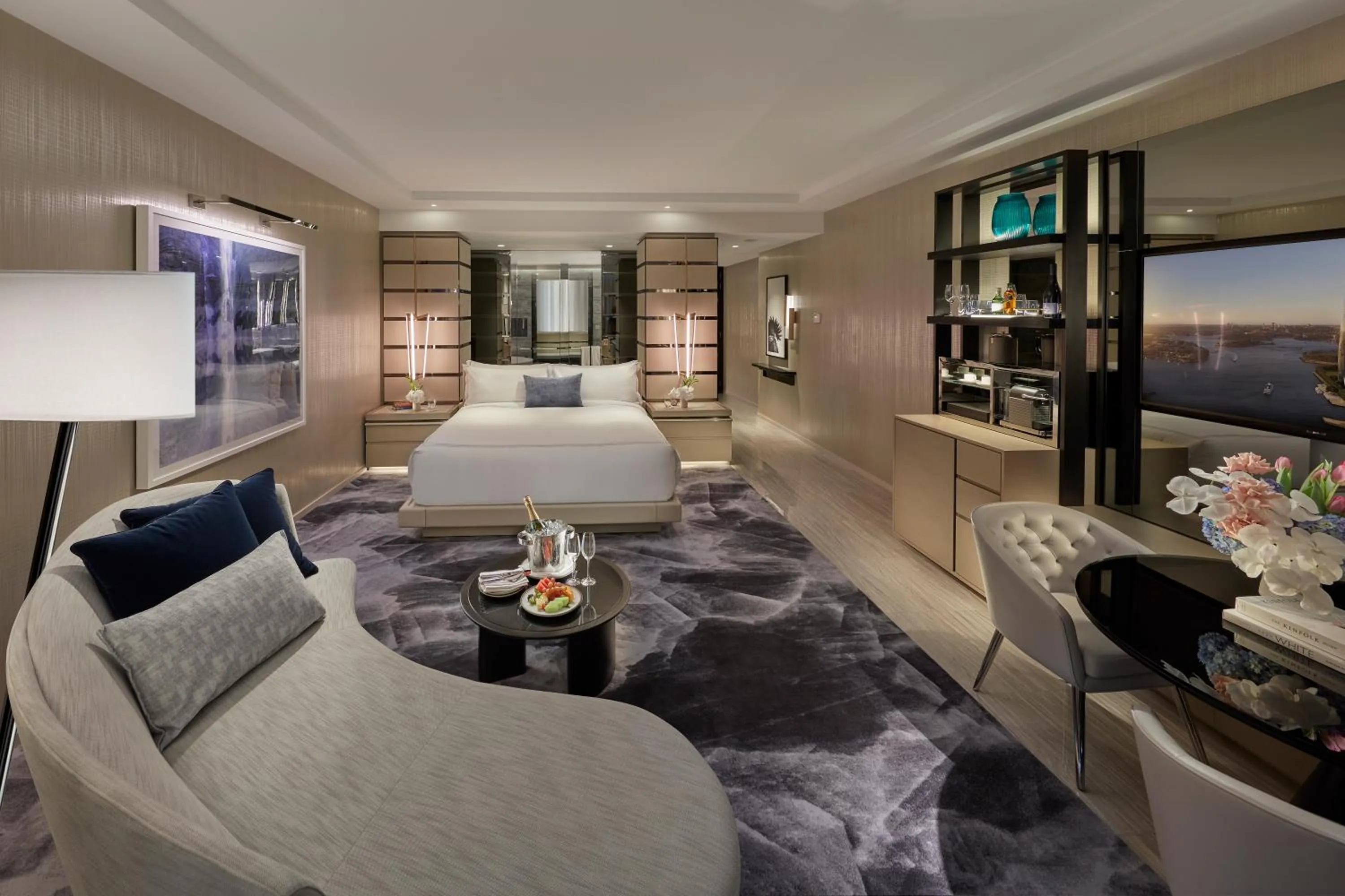 Harbor Bridge King in Crown Towers Sydney