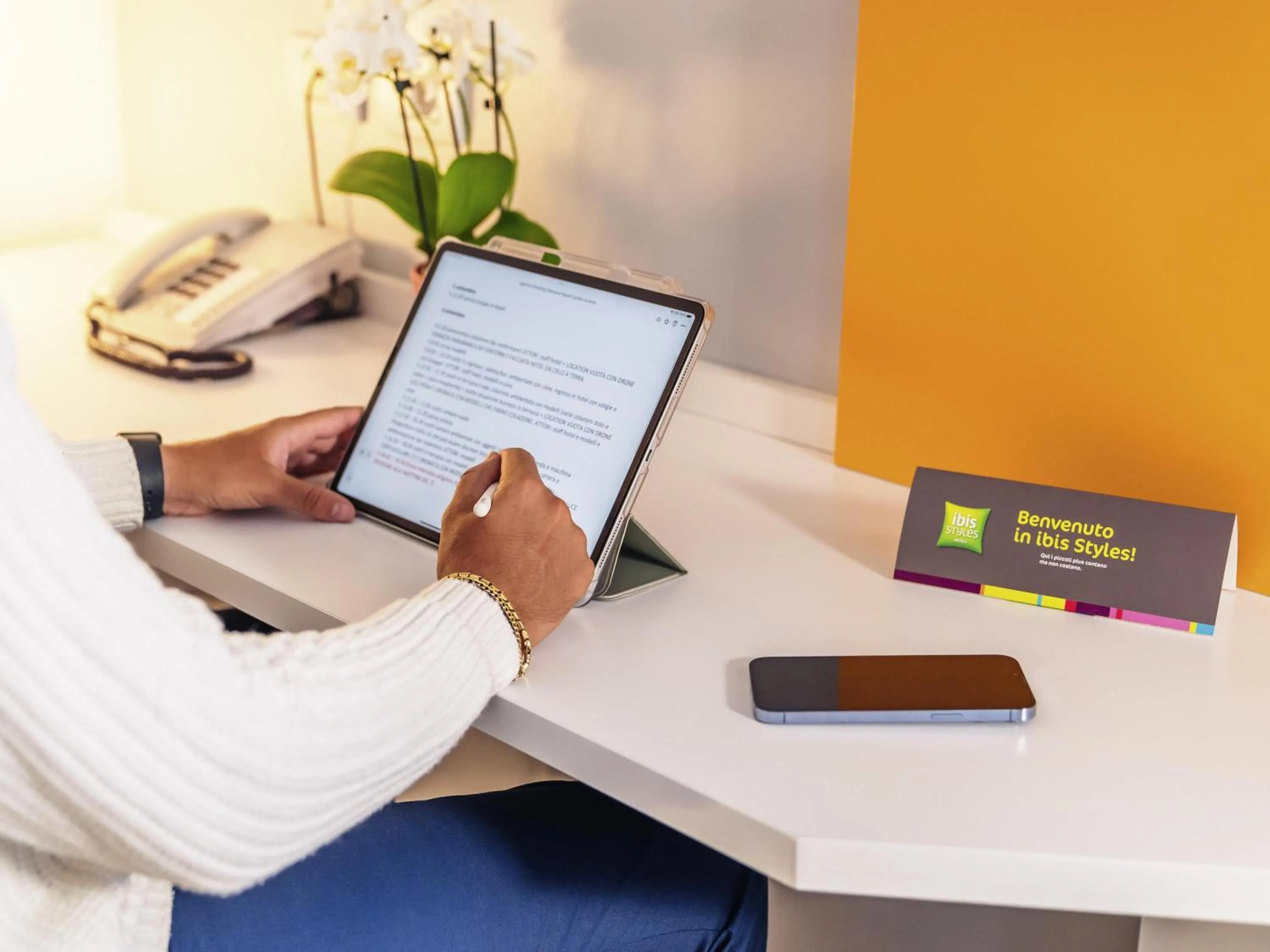 Standard Room With Three Single Beds in Ibis Styles Napoli Garibaldi