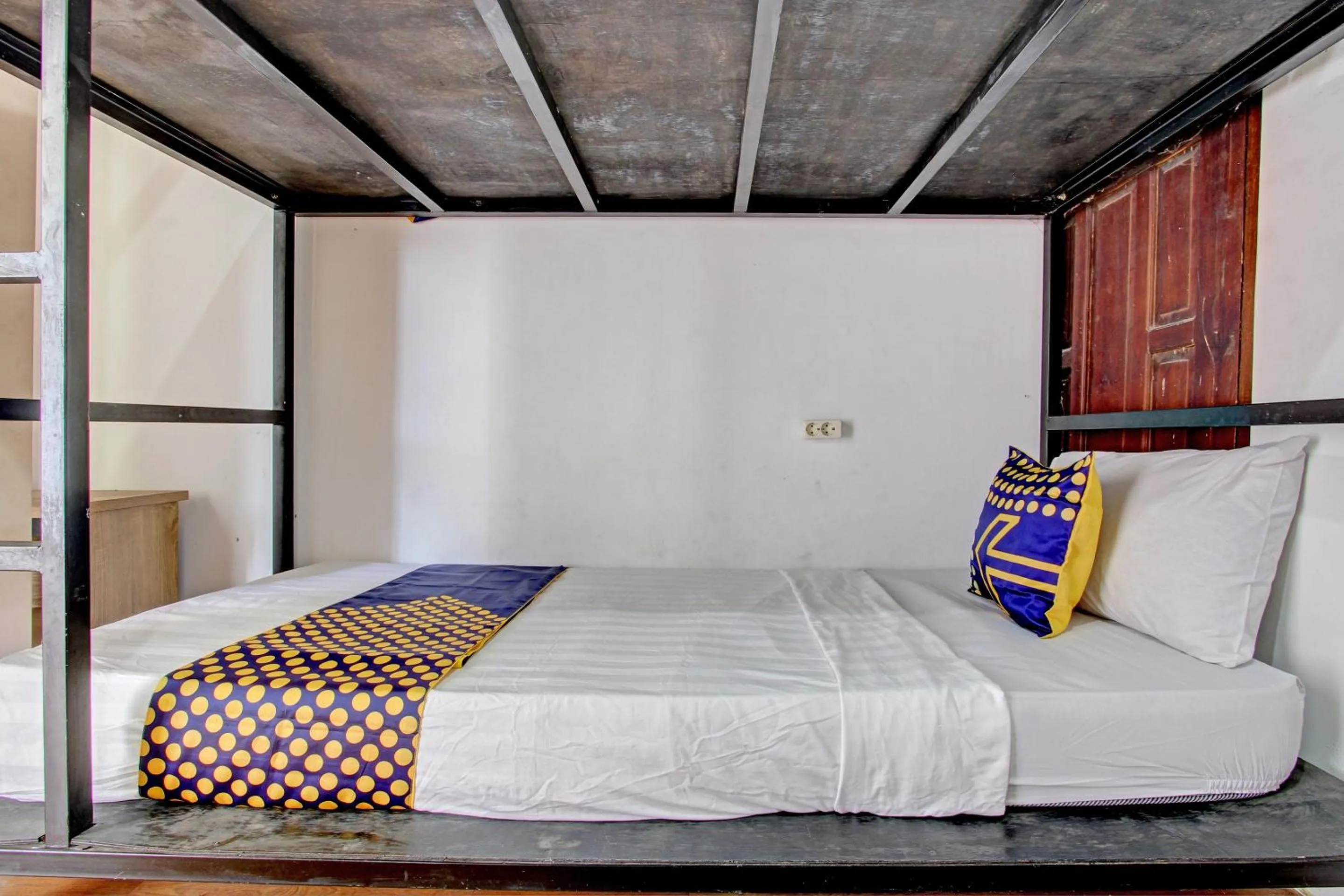 Superior Single Room - single occupancy in Hotel O Cindelaras B&b Bunk Bed