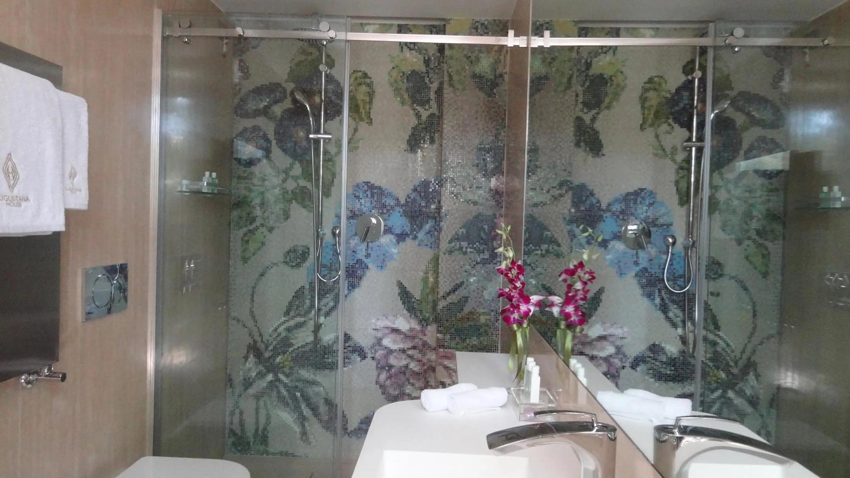 Superior Double Room with River View and Balcony -Separate Building  in Augustana House and Suites