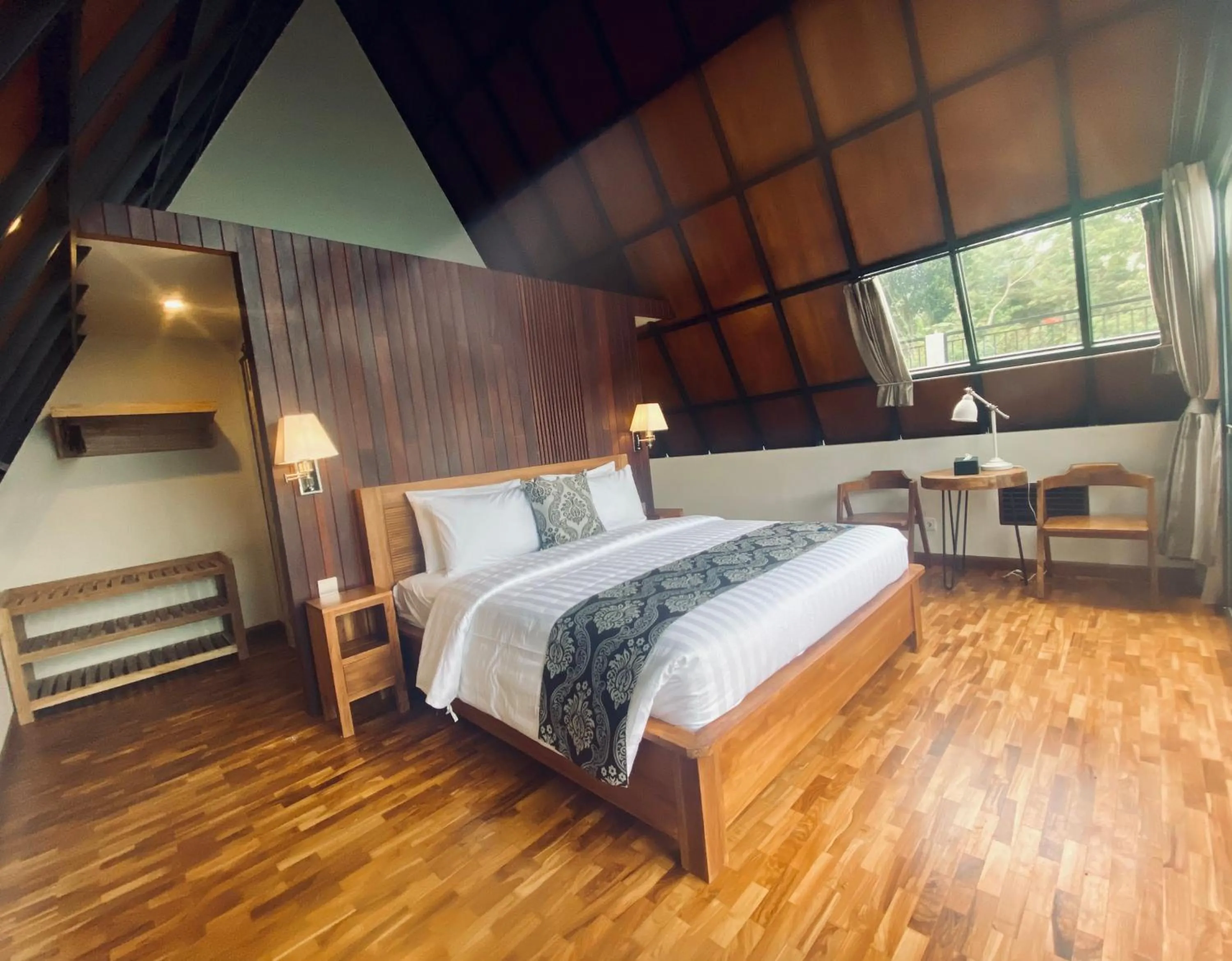 King Suite with Balcony in Bukit Tiga Lima Boutique Hotel