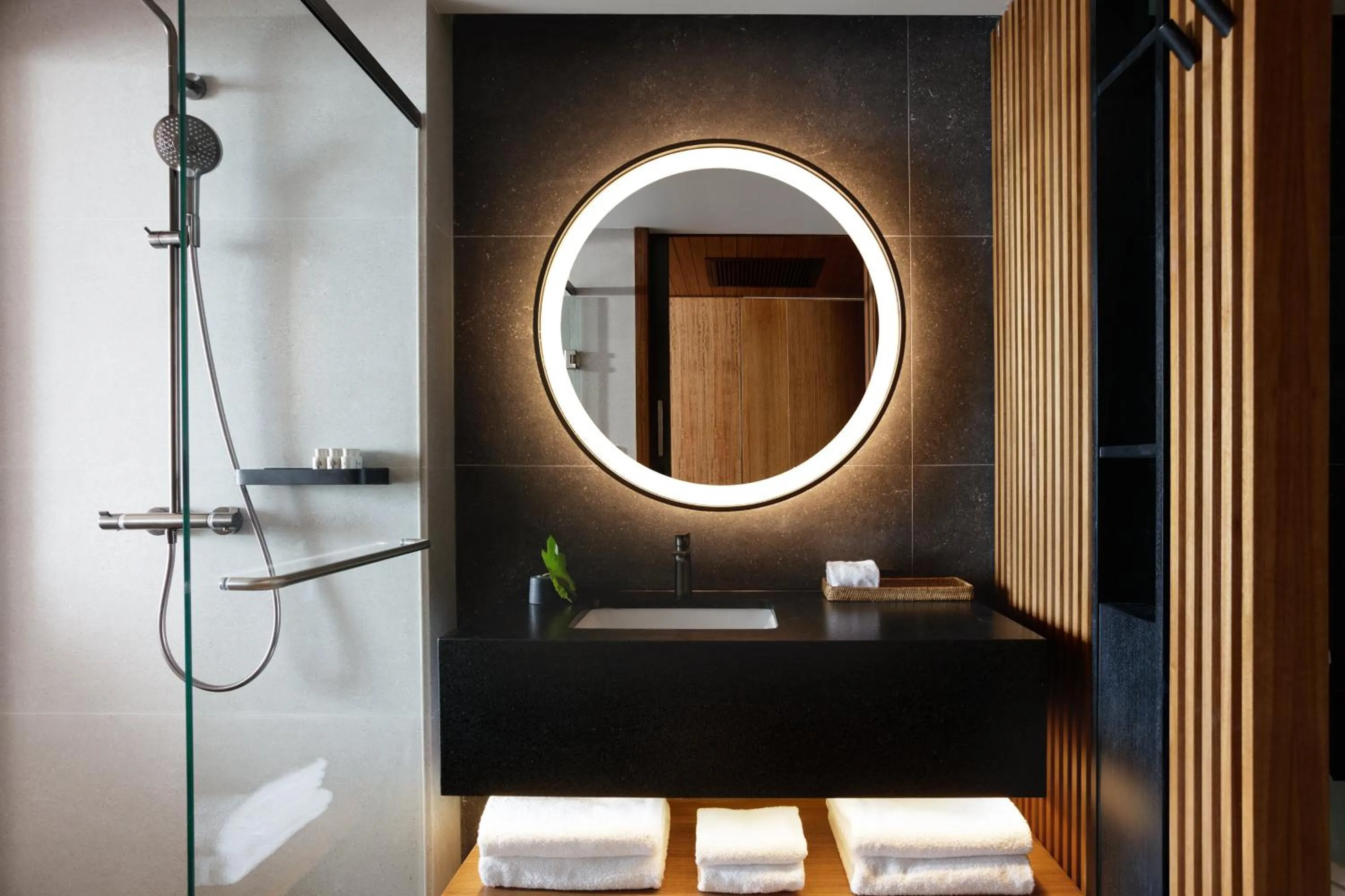 Essential Queen Room with Two Queen Beds and City View in Hotel Indigo - Galapagos by IHG