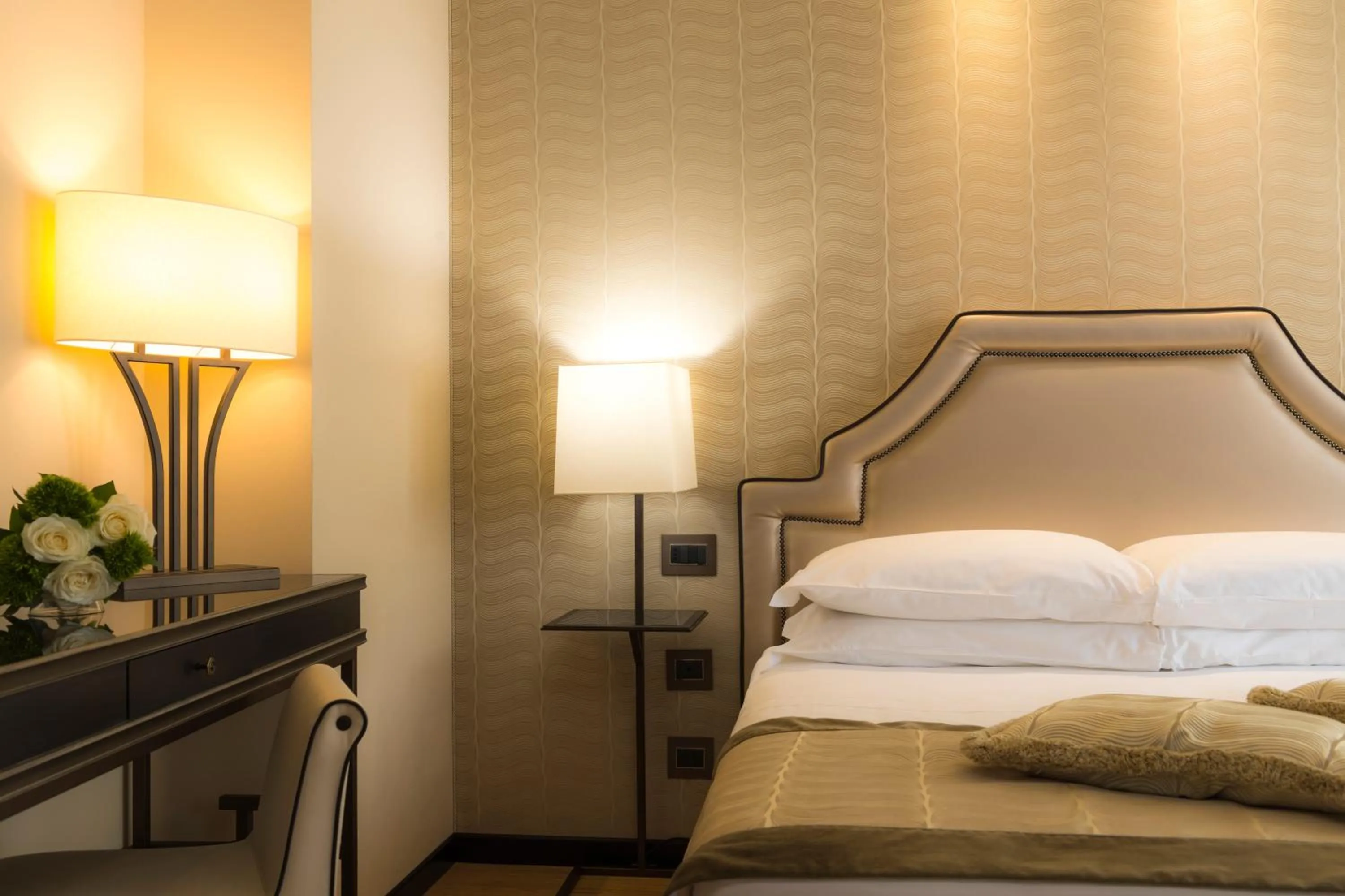 Charming Triple Room with Street View in Hotel Paganelli