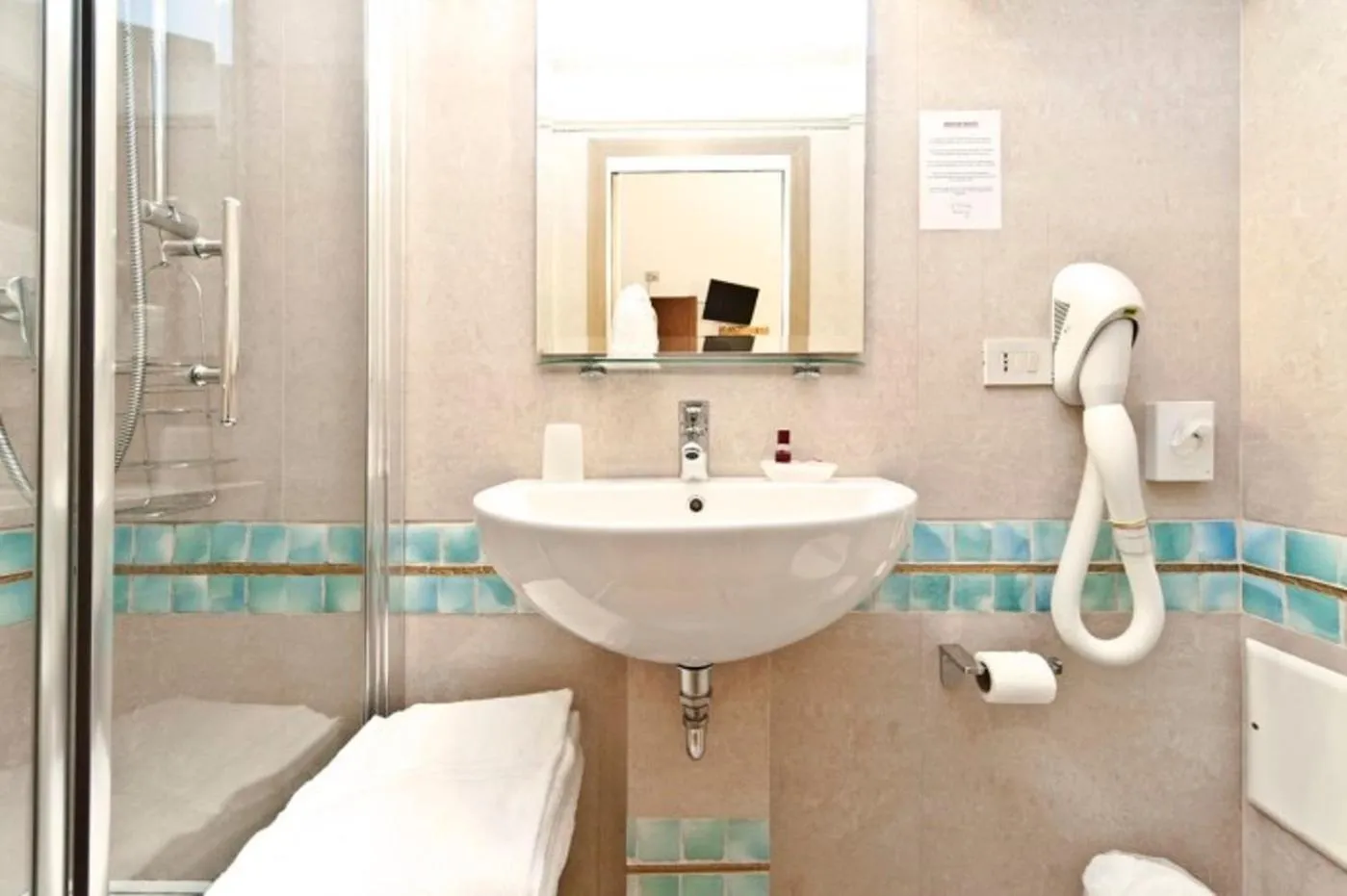 Deluxe Double Room with Canal View in Hotel Alla Fava