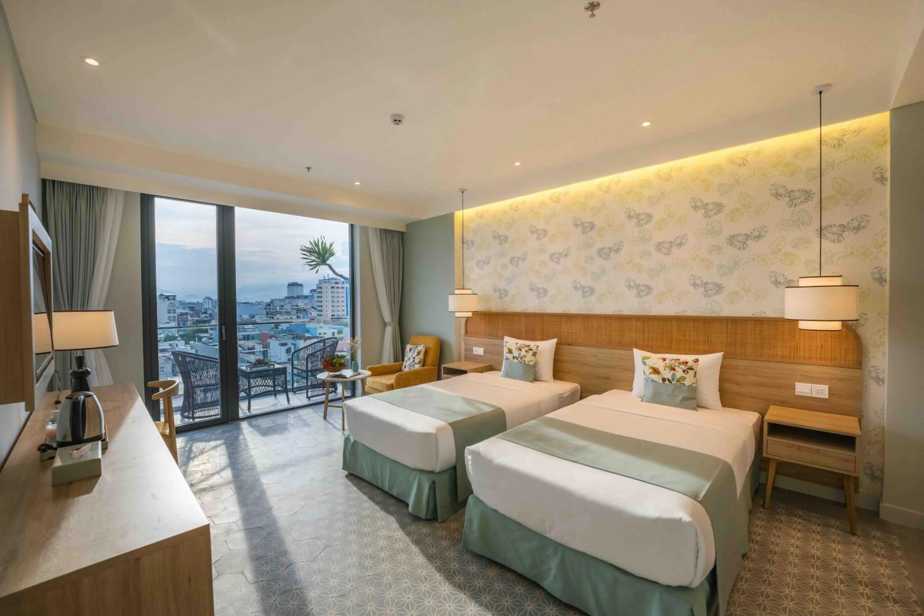 Deluxe Twin Room with Balcony in Cozy Danang Boutique Hotel