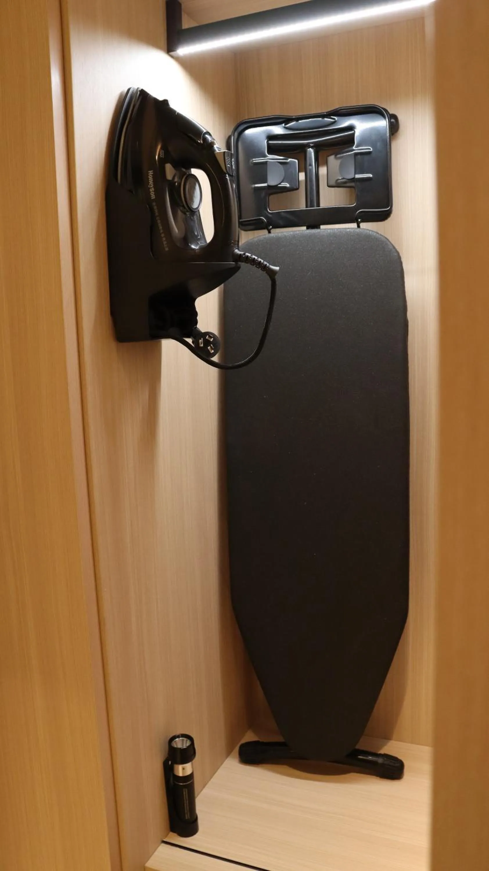 Deluxe Terrace King Room in Harbour Plaza Metropolitan Shanghai