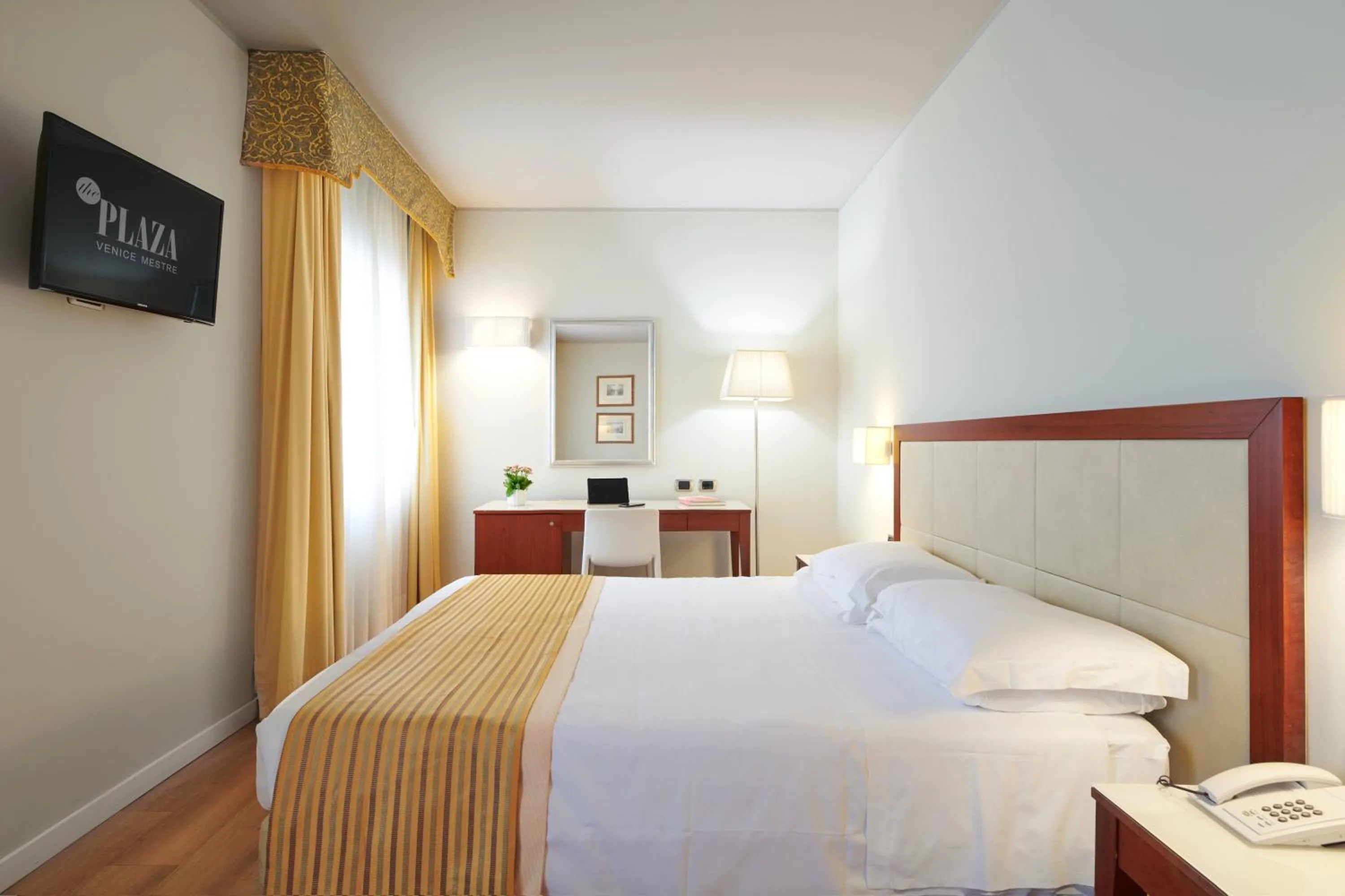 Superior Double or Twin Room - single occupancy in Hotel Plaza