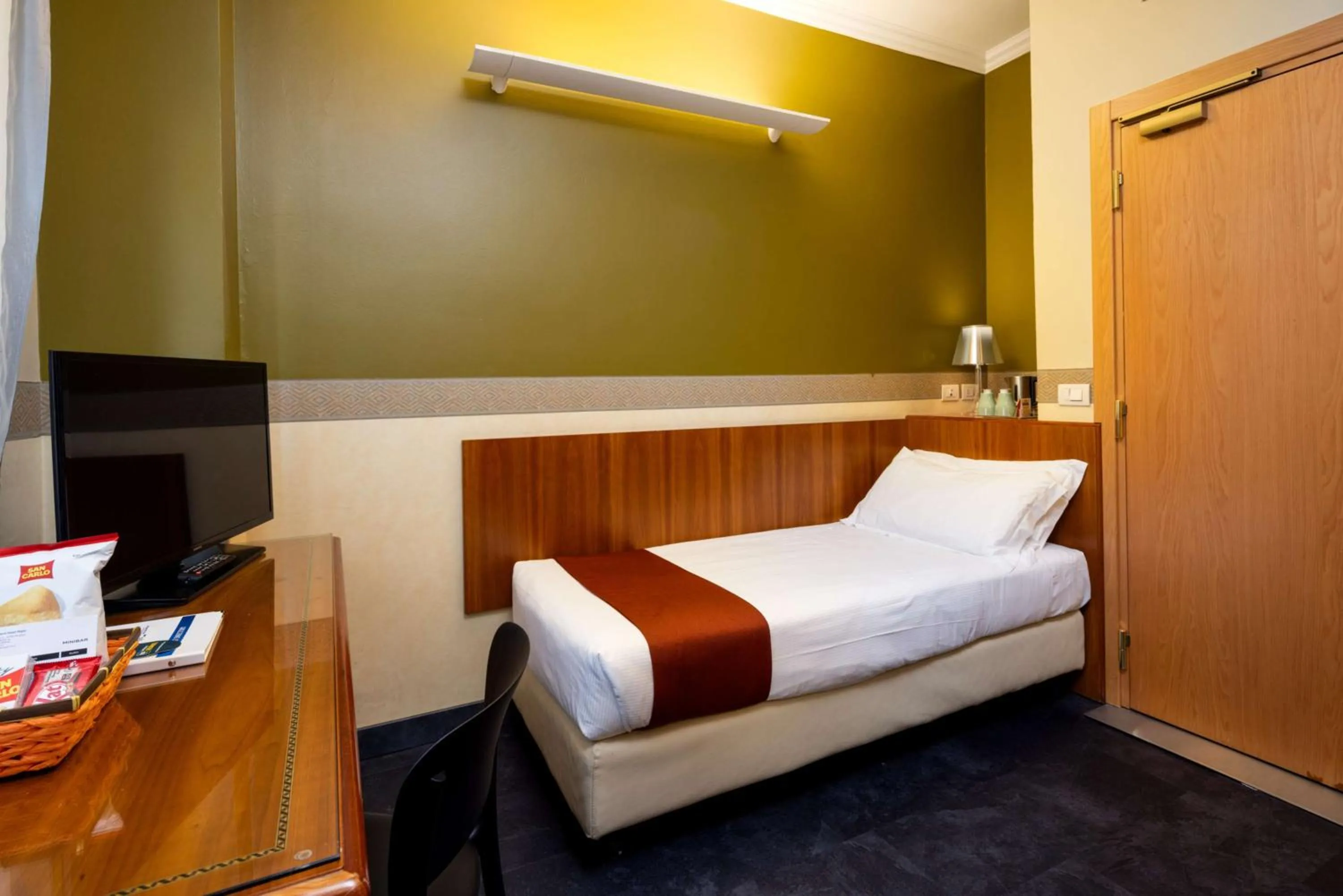 Small Single Room in Best Western Hotel Major
