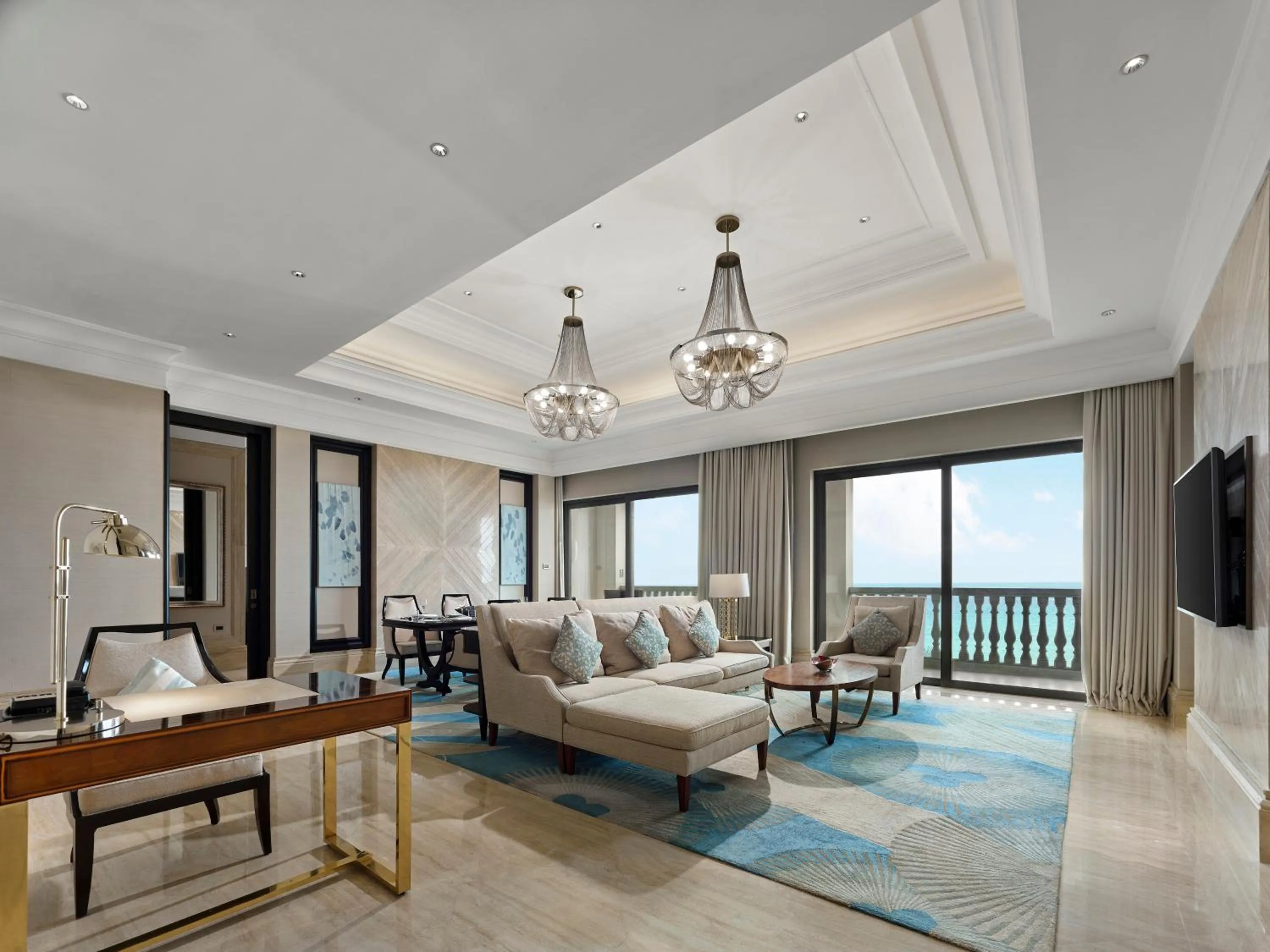 Premier Sea View Suite in Hilton Haikou Meilan - Beachfront Hotel