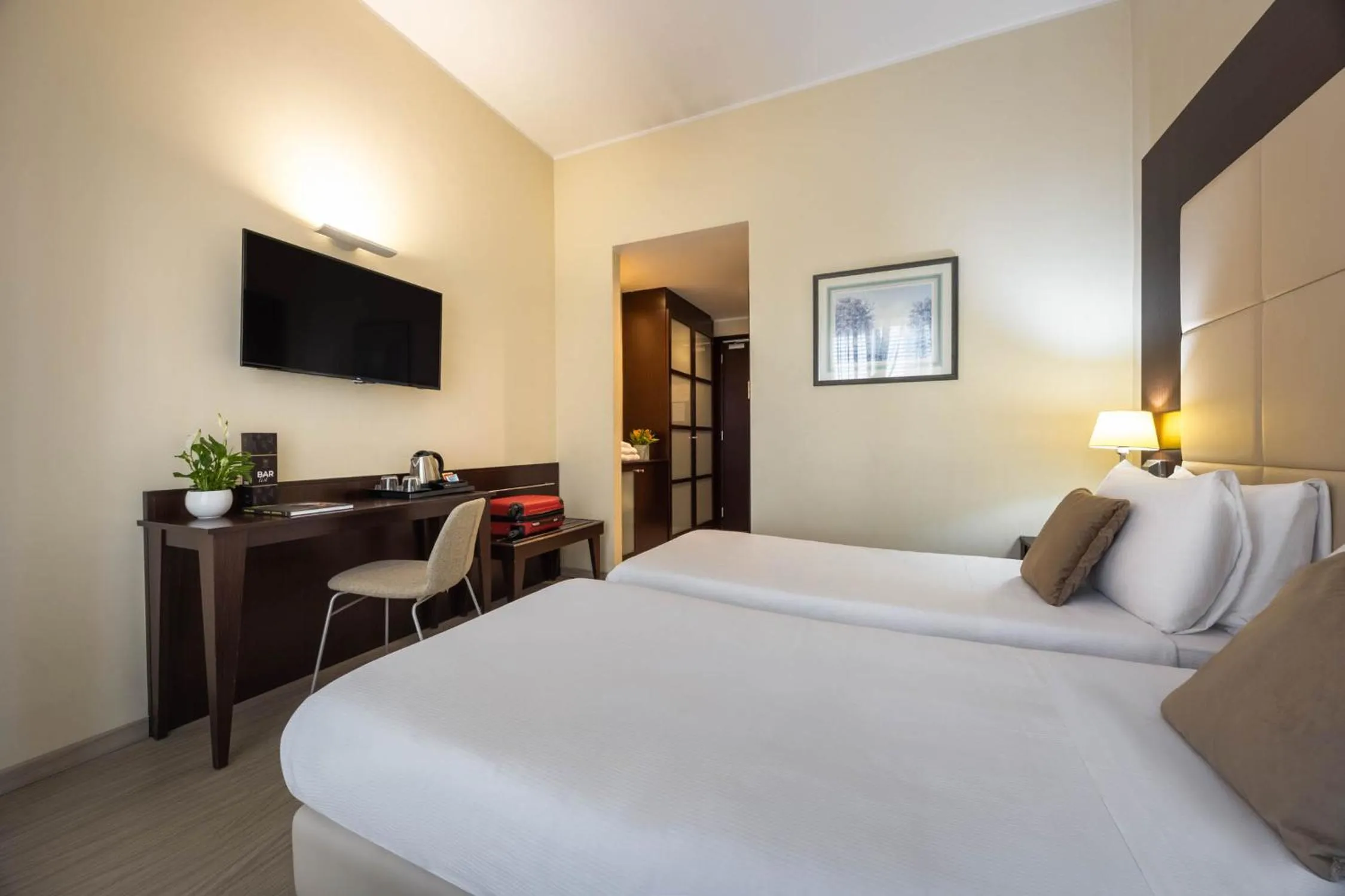 Classic Twin Room in iH Hotels Milano Watt 13