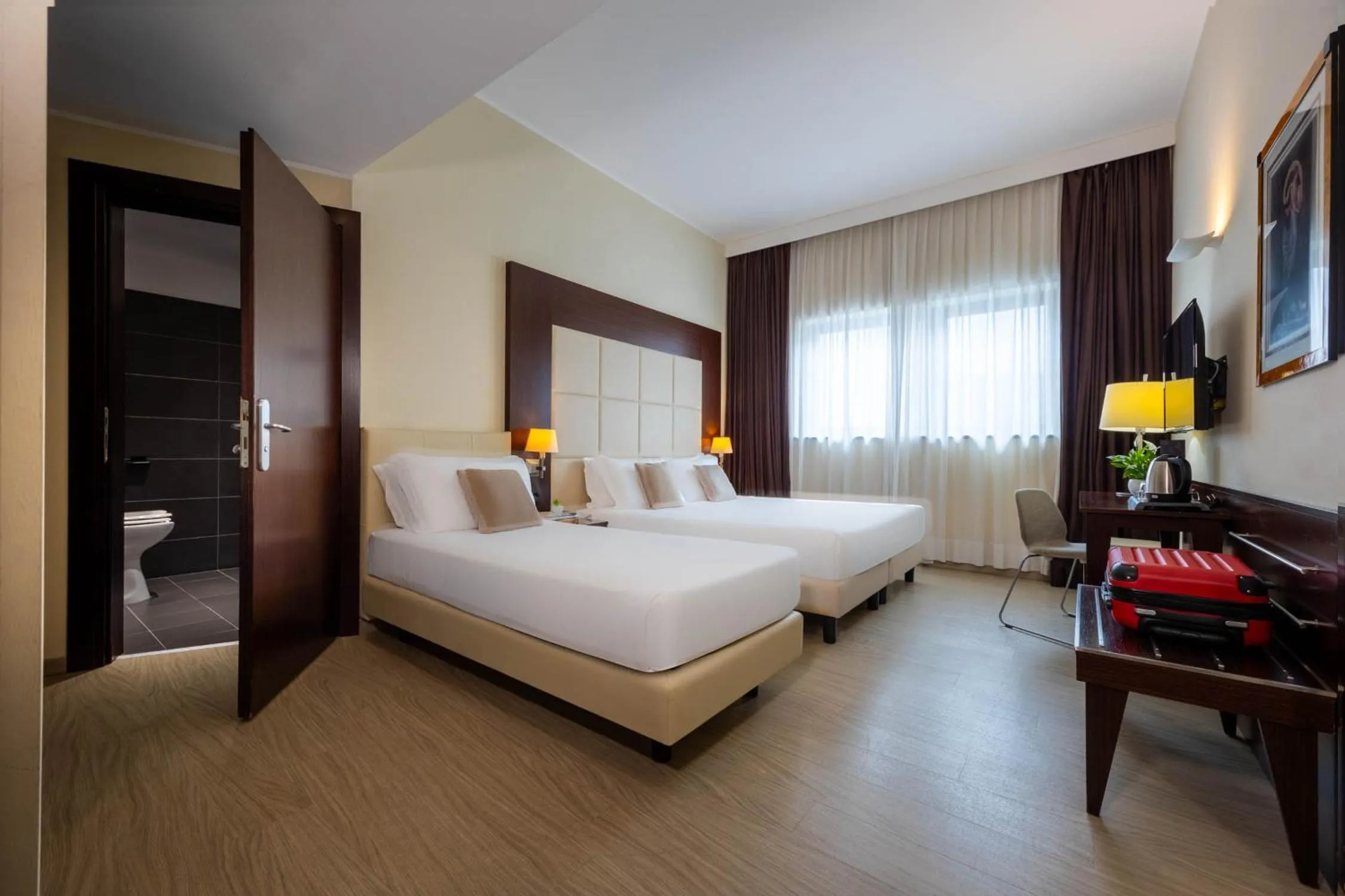 Classic Triple Room in iH Hotels Milano Watt 13