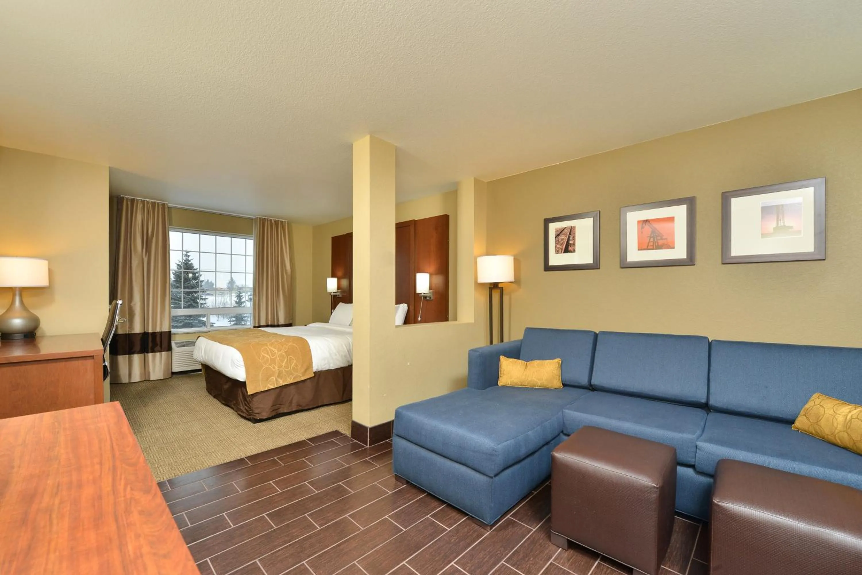 King Suite - Wheelchair Accessible/Non-Smoking in Comfort Suites Minot South