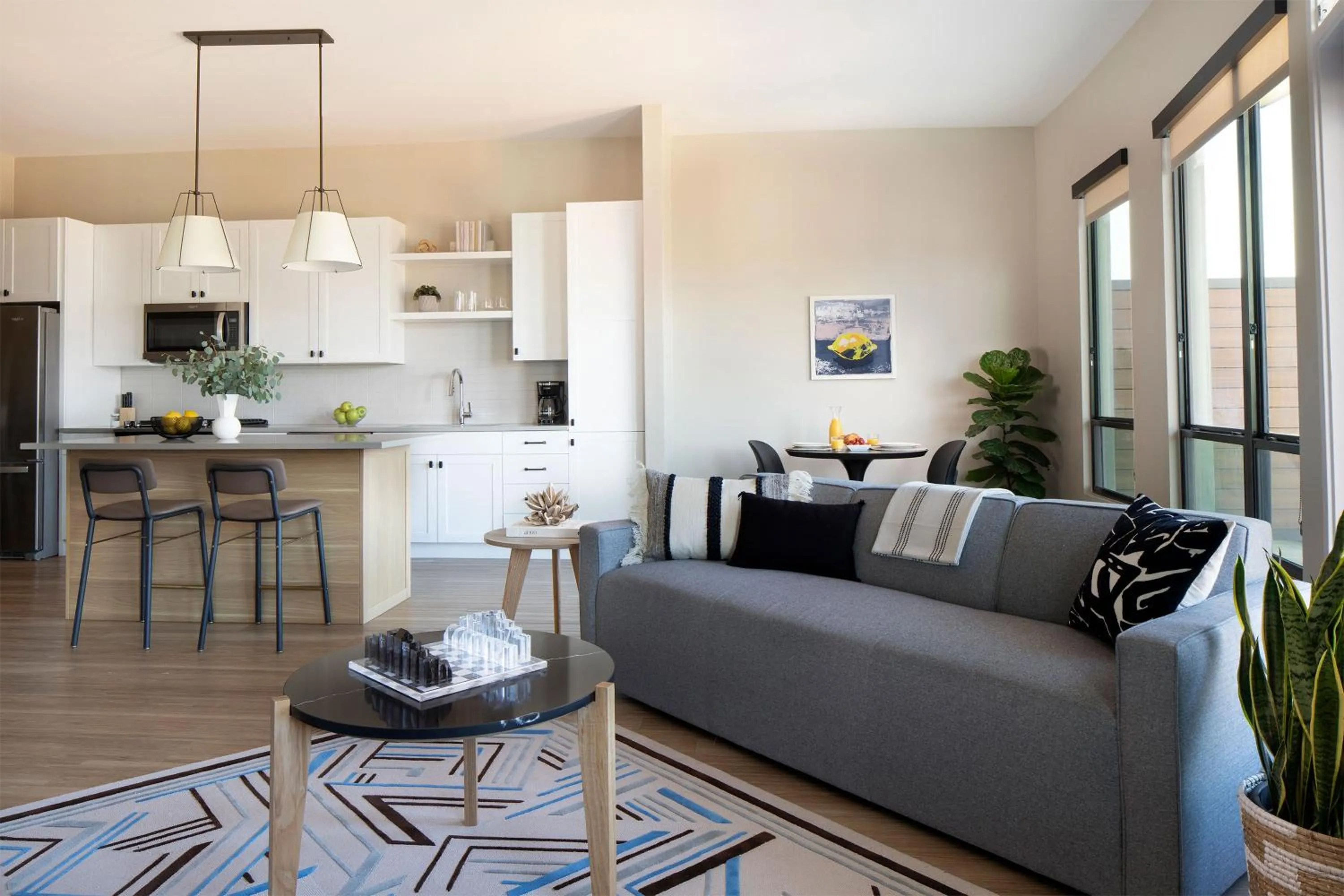 Designer Furnished 1 Bedroom King Apt in Old Town in Sentral Old Town