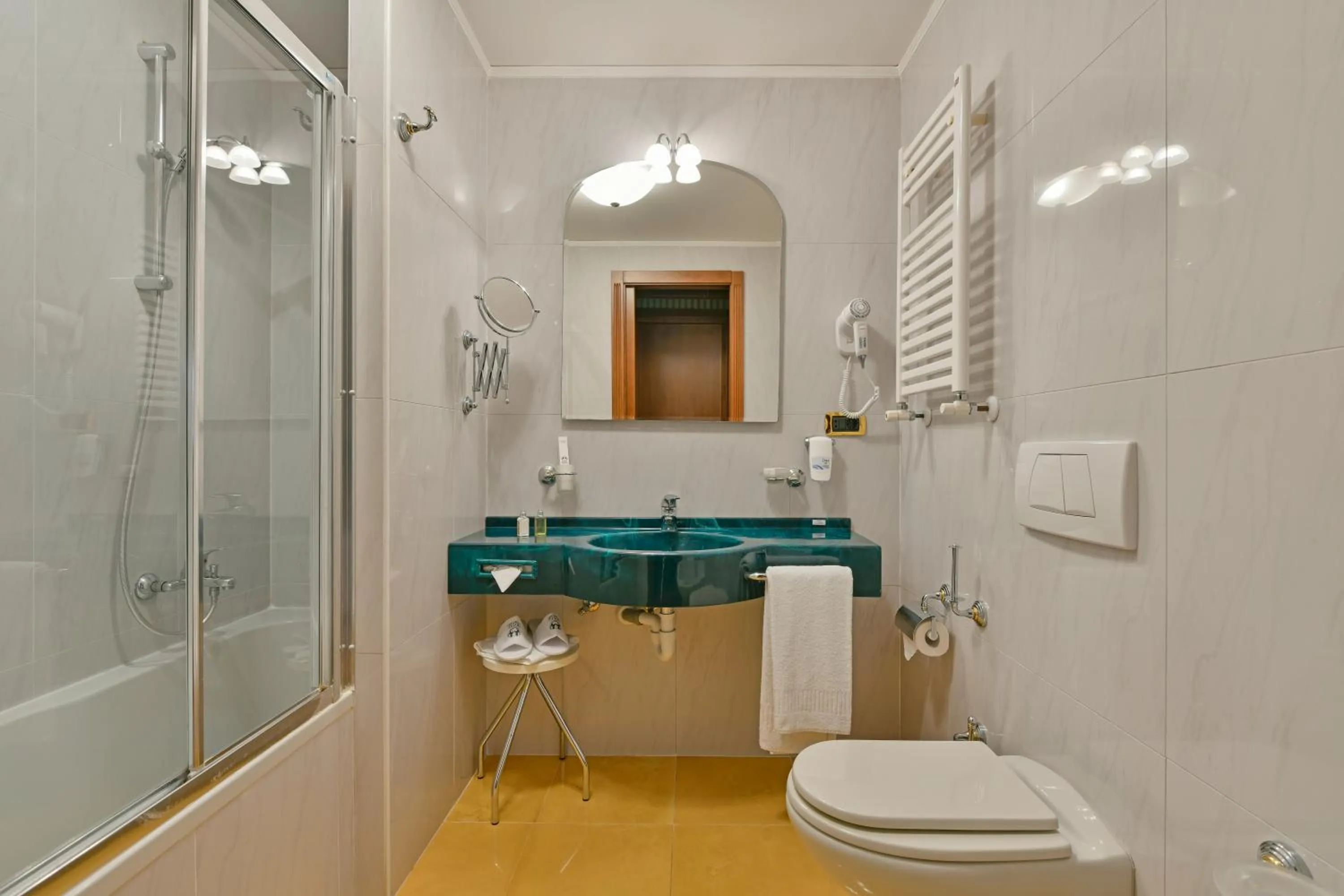 Standard Room with One Queen and One Single Bed in Best Western Hotel Ferrari