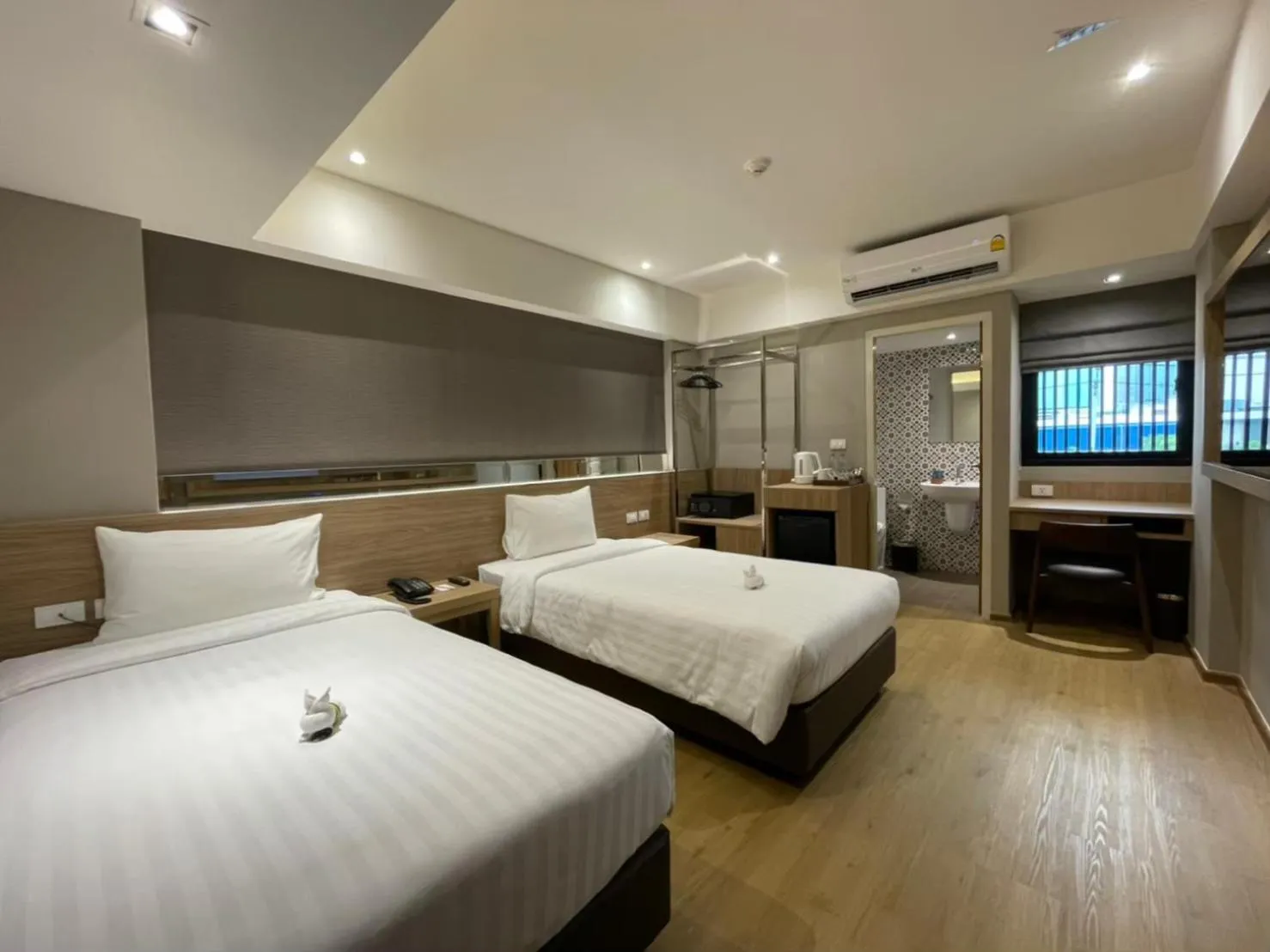 Standard Twin Room in Almas Hotel Bangkok