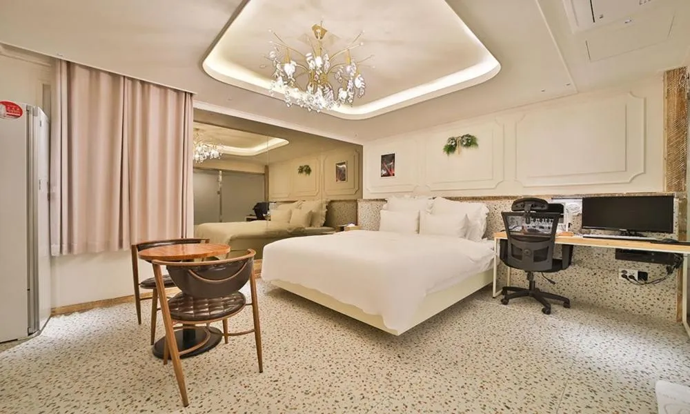 Deluxe Double Room with Breakfast in Daegu February Hotel DongdaeguStation