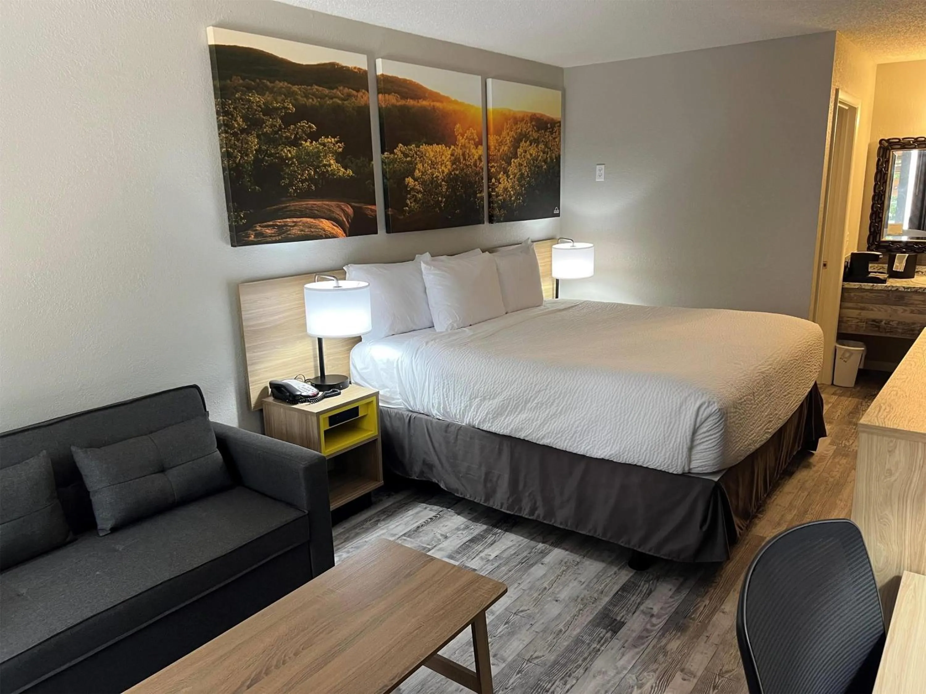 King Room - Non-Smoking in Days Inn by Wyndham Branson Ozarks