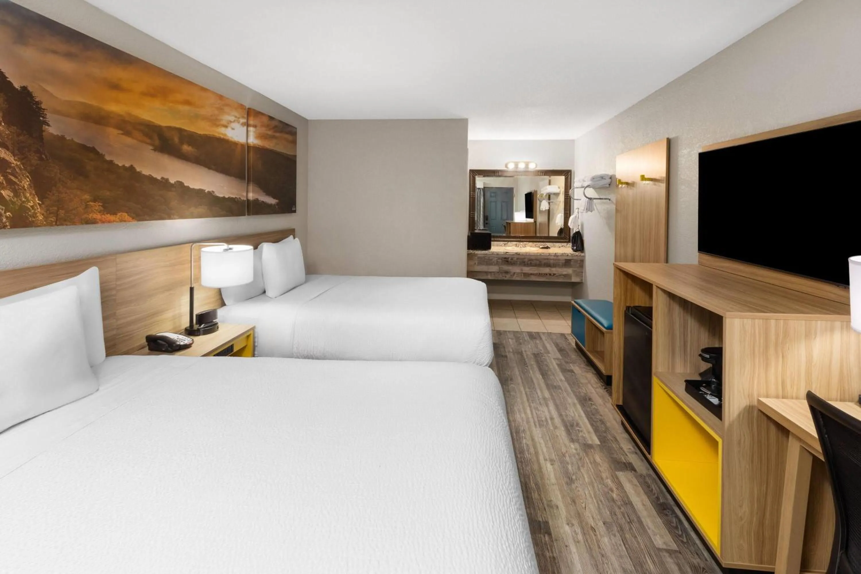 Queen Room with Two Queen Beds - Pet Friendly/Non-Smoking in Days Inn by Wyndham Branson Ozarks