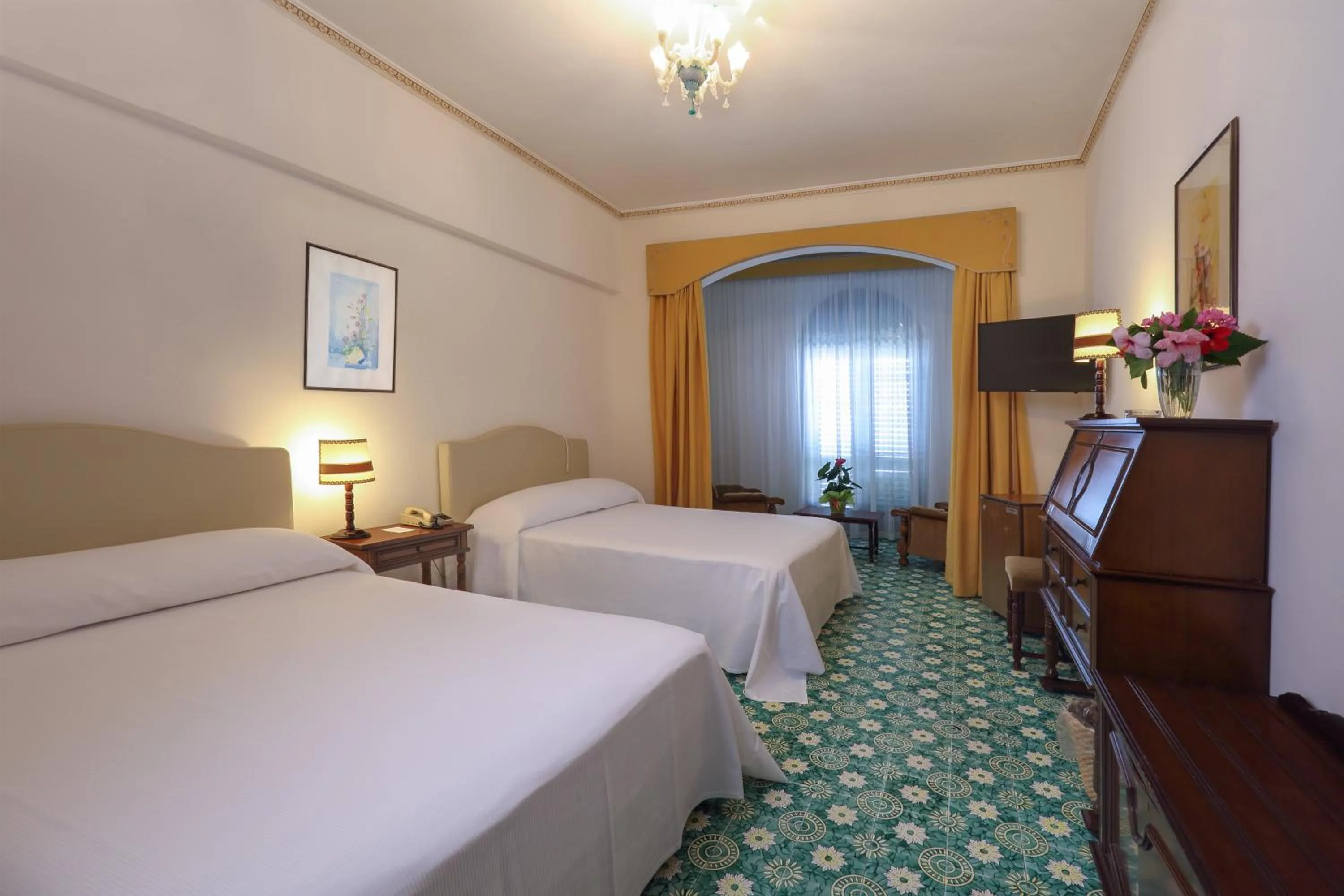 Quadruple Room with Sea View in Hotel Lido Mediterranee
