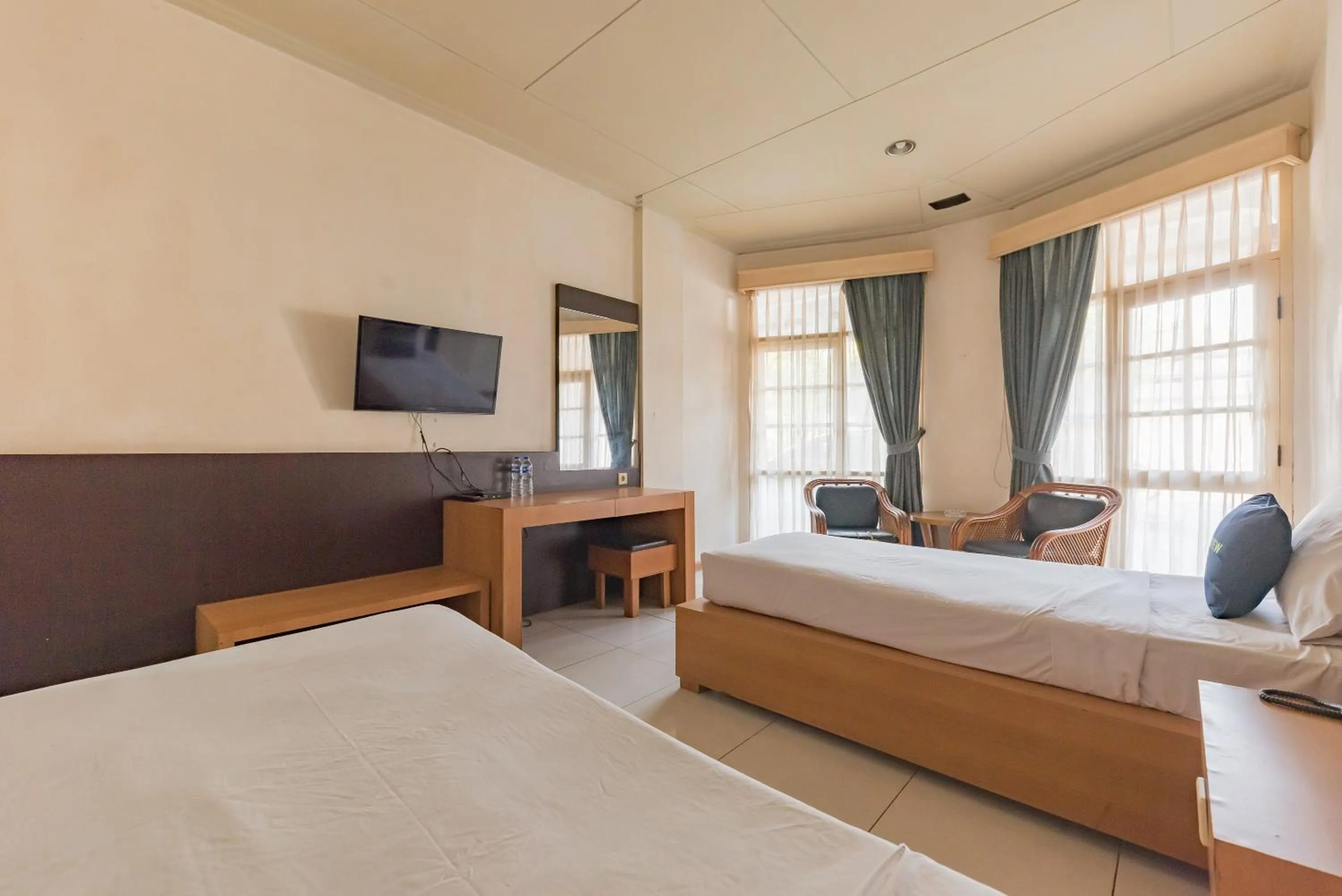 Twin Room in Urbanview Hotel Crown Tasikmalaya by RedDoorz