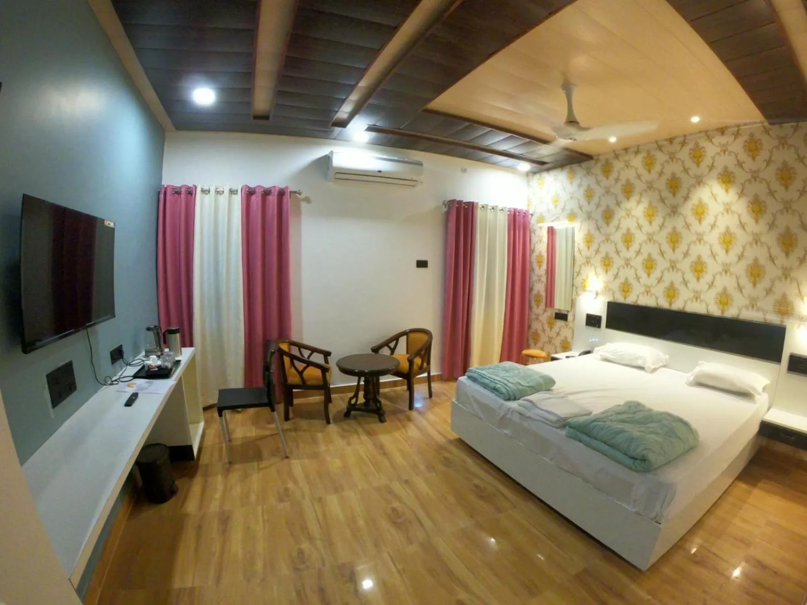 Deluxe Room - single occupancy in Hotel Buddha Park near Sarnath, Varanasi