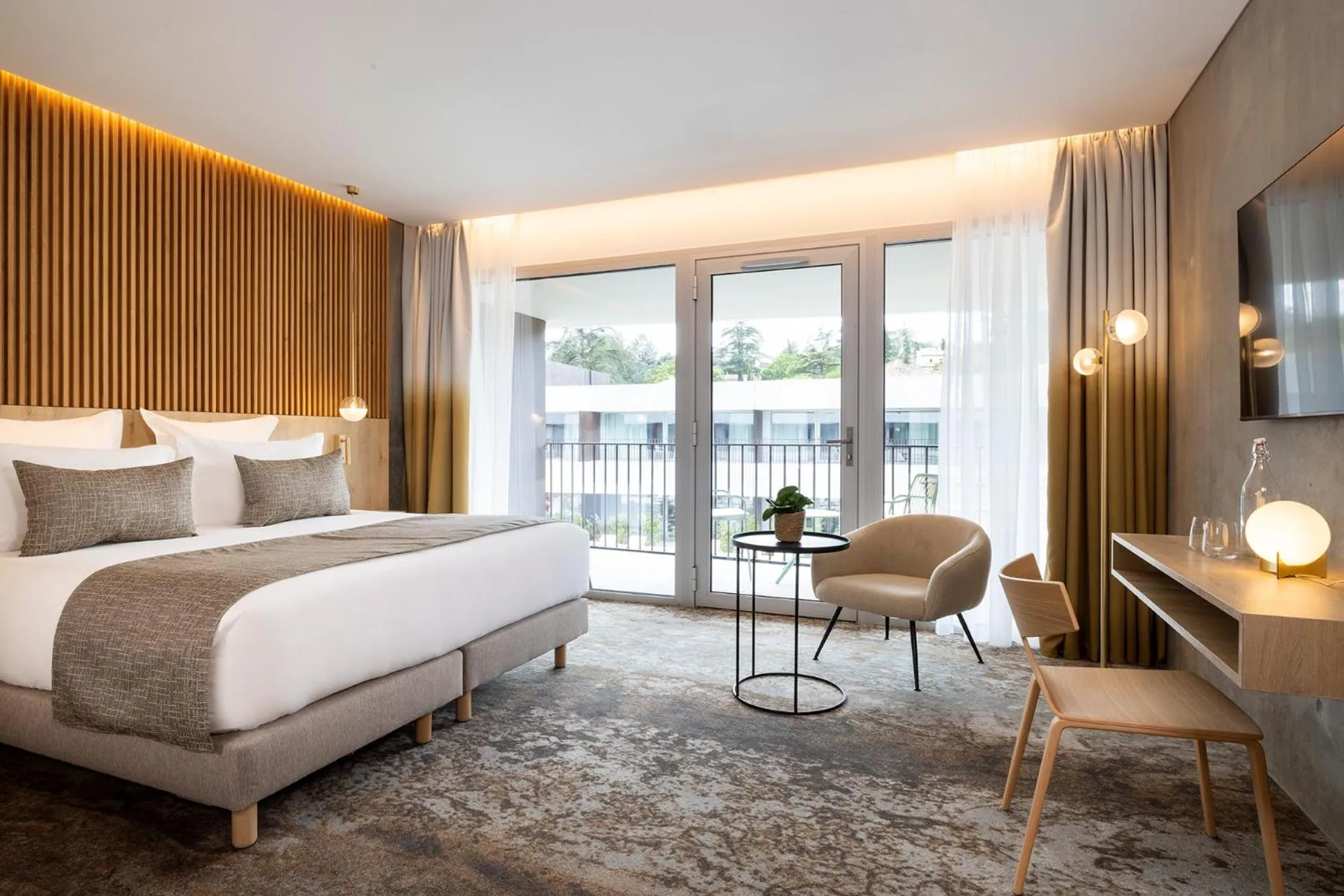 Double Room - Pool Side in Hôtel Spa Restaurant Villa Castellane