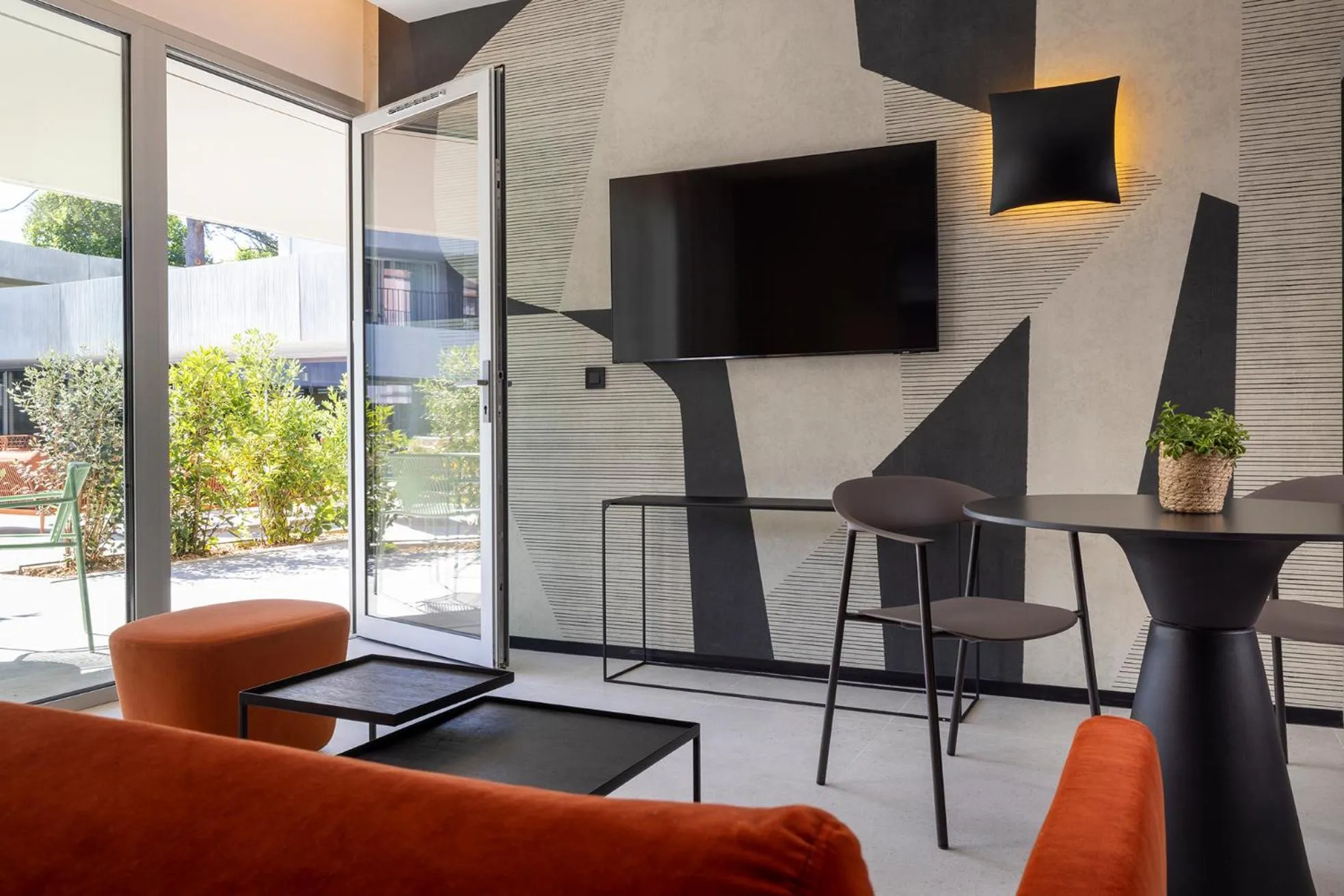 Apartment with Balcony in Hôtel Spa Restaurant Villa Castellane