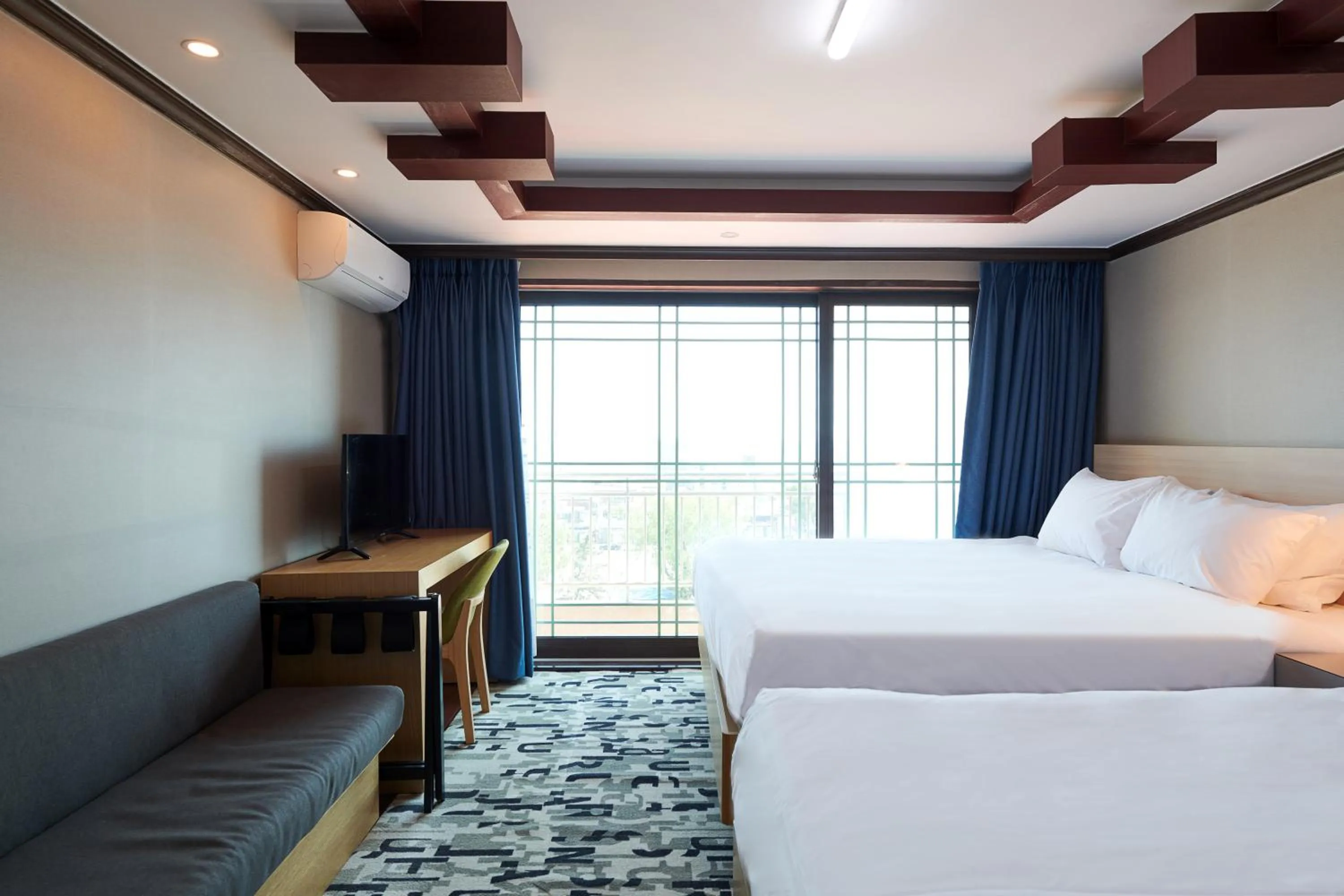 Deluxe Twin Room in Sokcho Good Morning Hotel and Resort