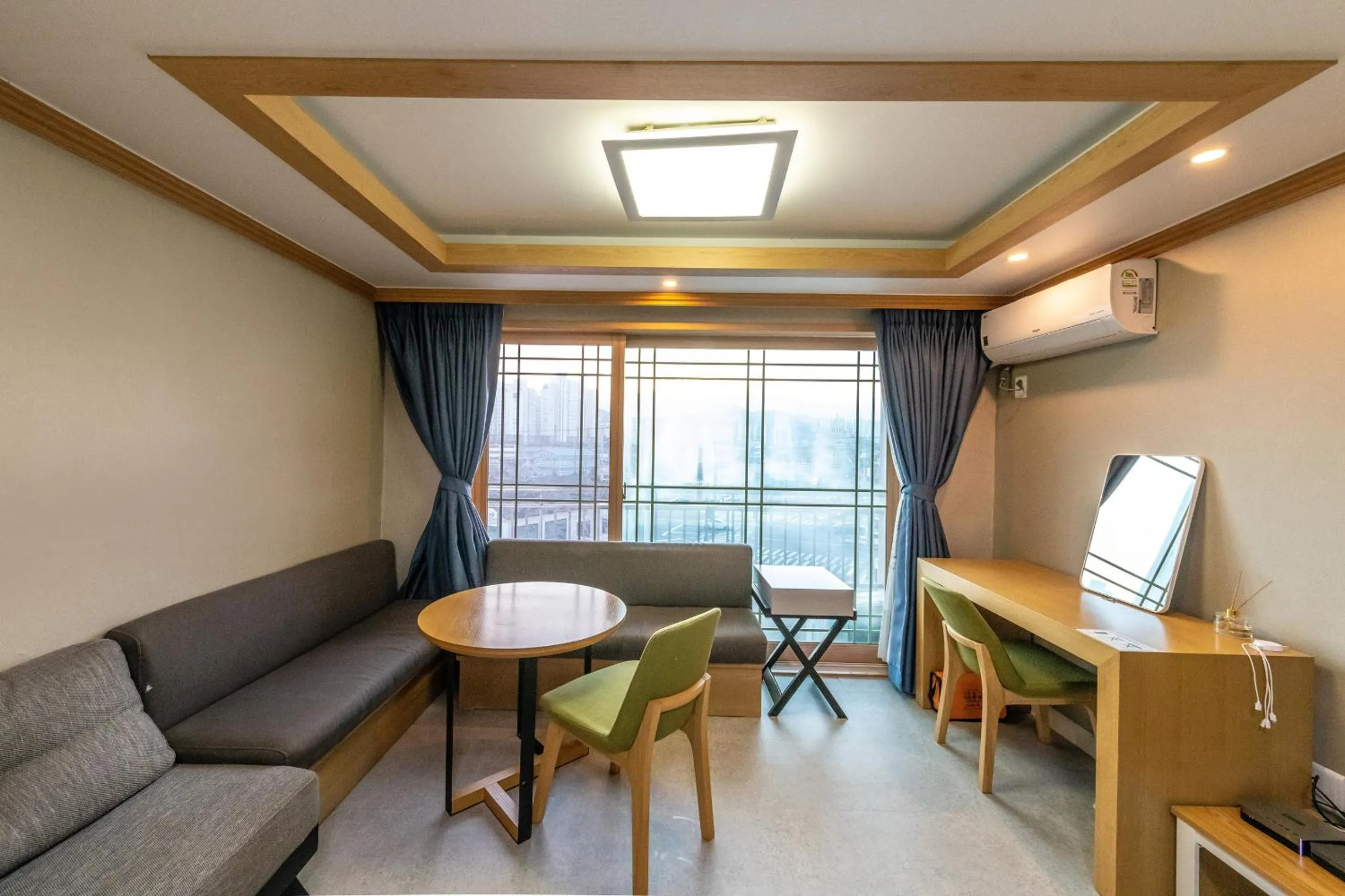 Family Room with Mountain View in Sokcho Good Morning Hotel and Resort