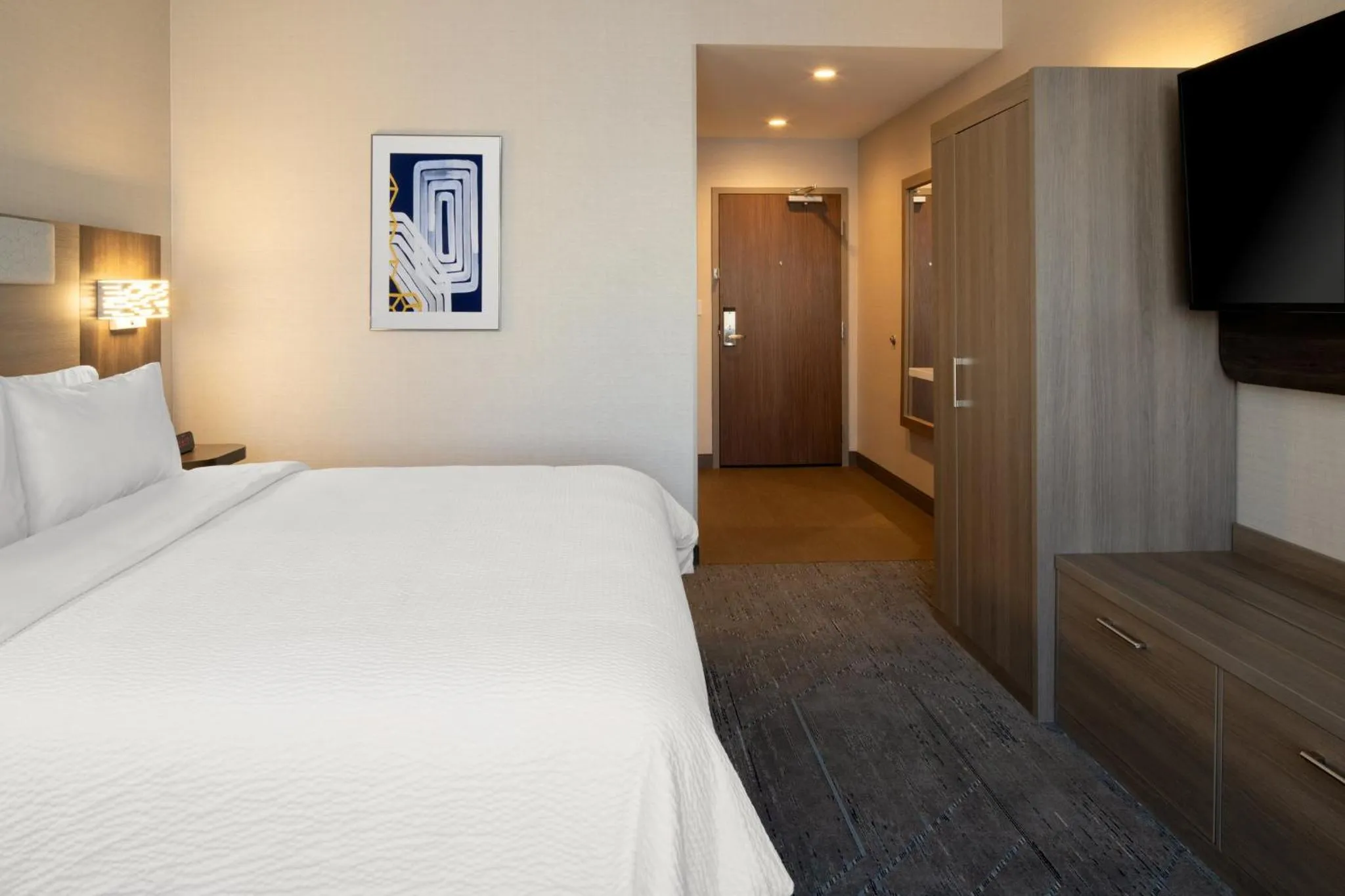 King Suite with Mobility Accessible Tub in Holiday Inn Express & Suites - Hollister by IHG