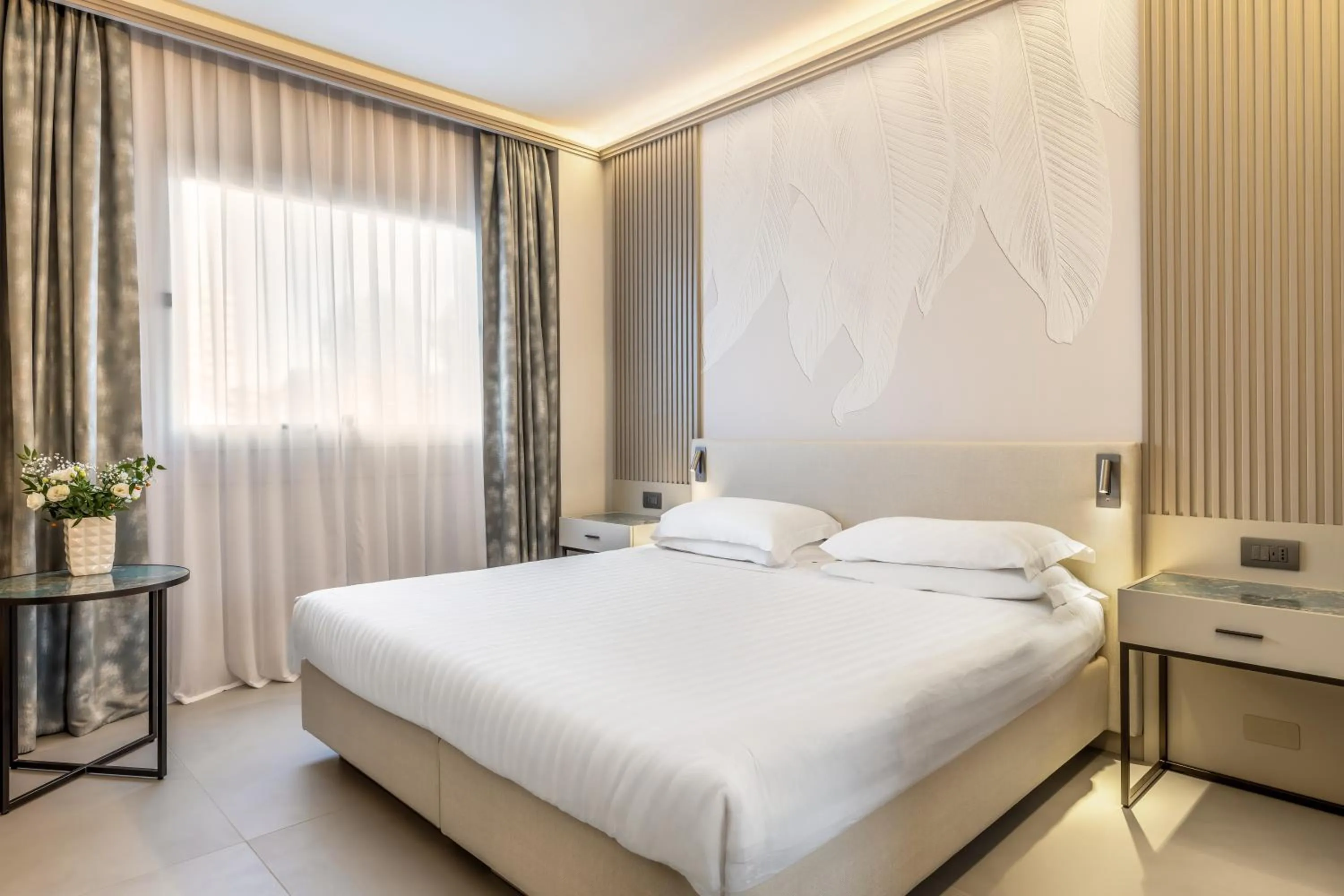 Deluxe Double Room with Shower - single occupancy in Abacus Hotel